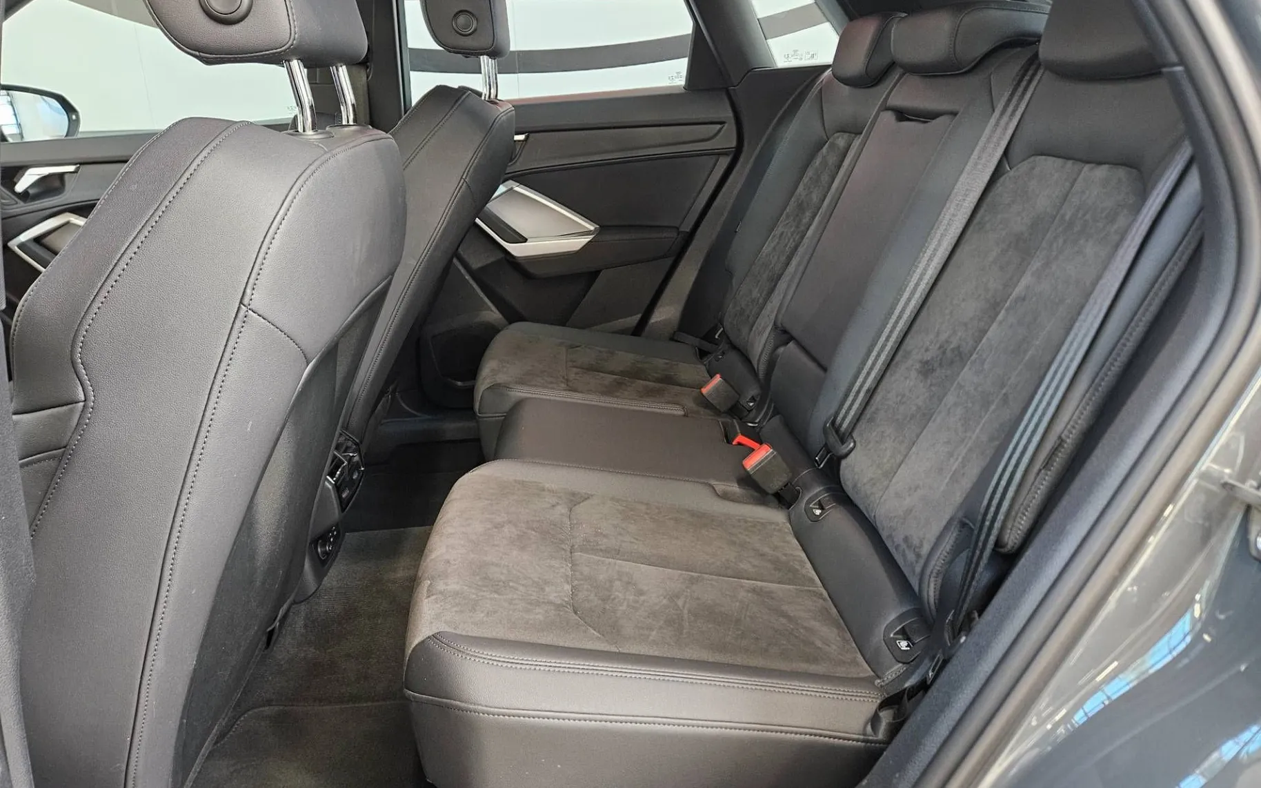 Notranja slika - Audi Q3 - quattro 35 TDI Advanced S tronic - 9