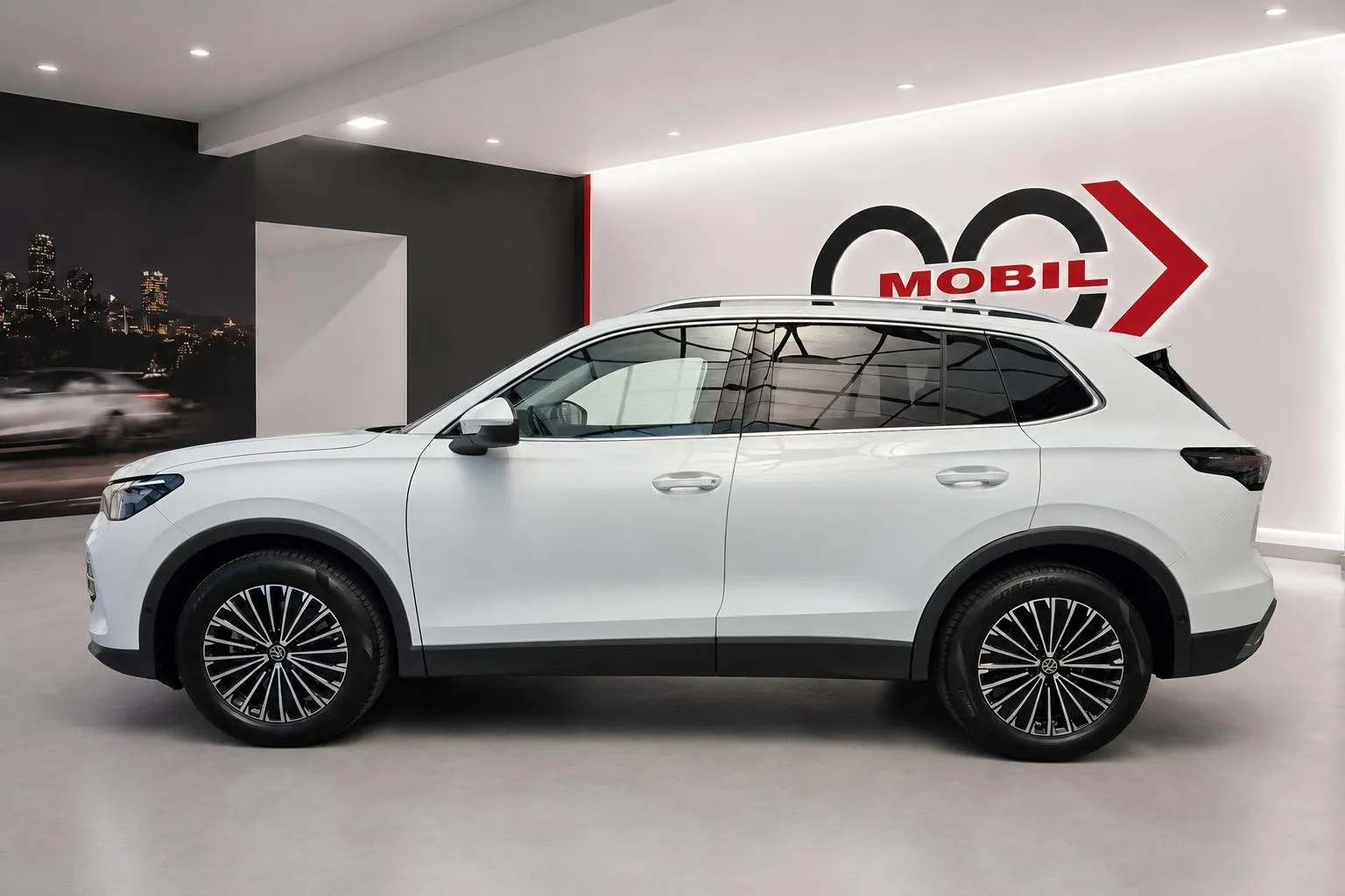 Notranja slika - Volkswagen Tiguan - 2.0 TDI Elegance DSG - LED Plus.alcantara.kamera - 8