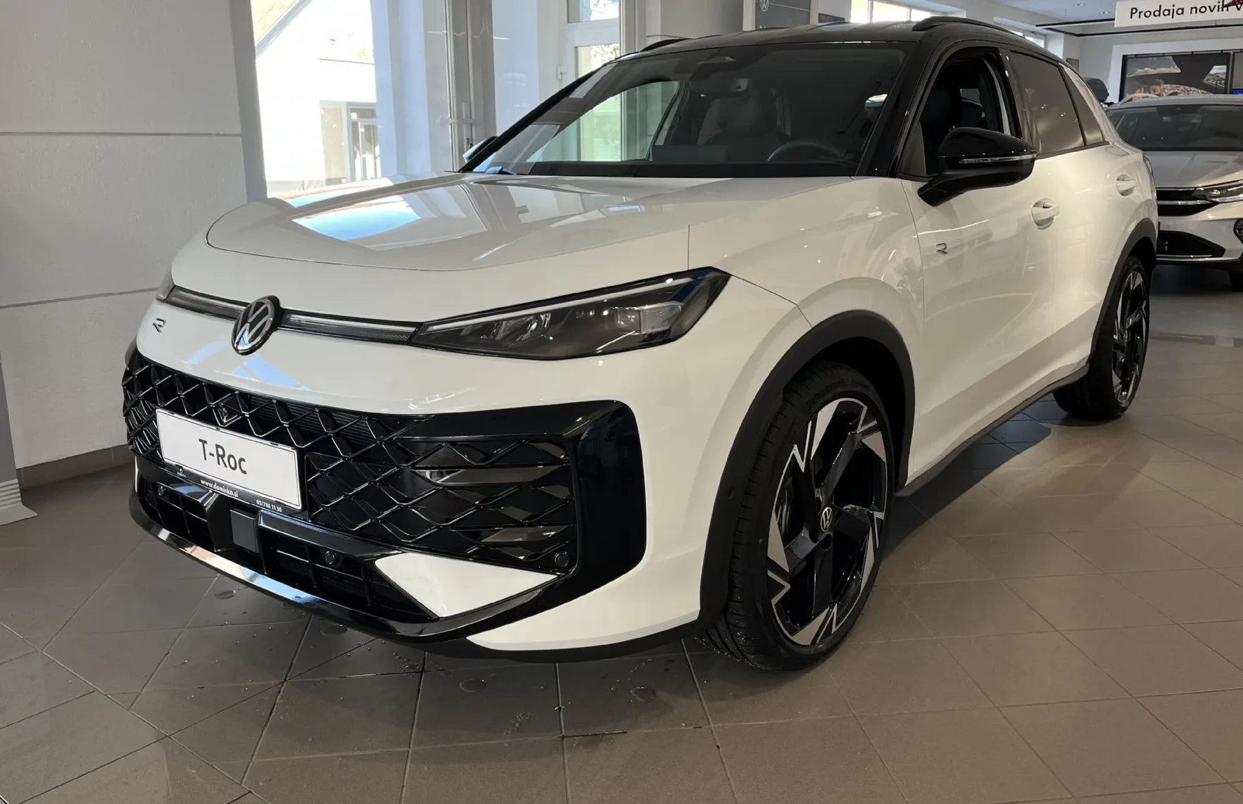 Zunanja slika - Volkswagen T-Roc - 1.5 eTSI R-line DSG 110kW   150 KM - 1