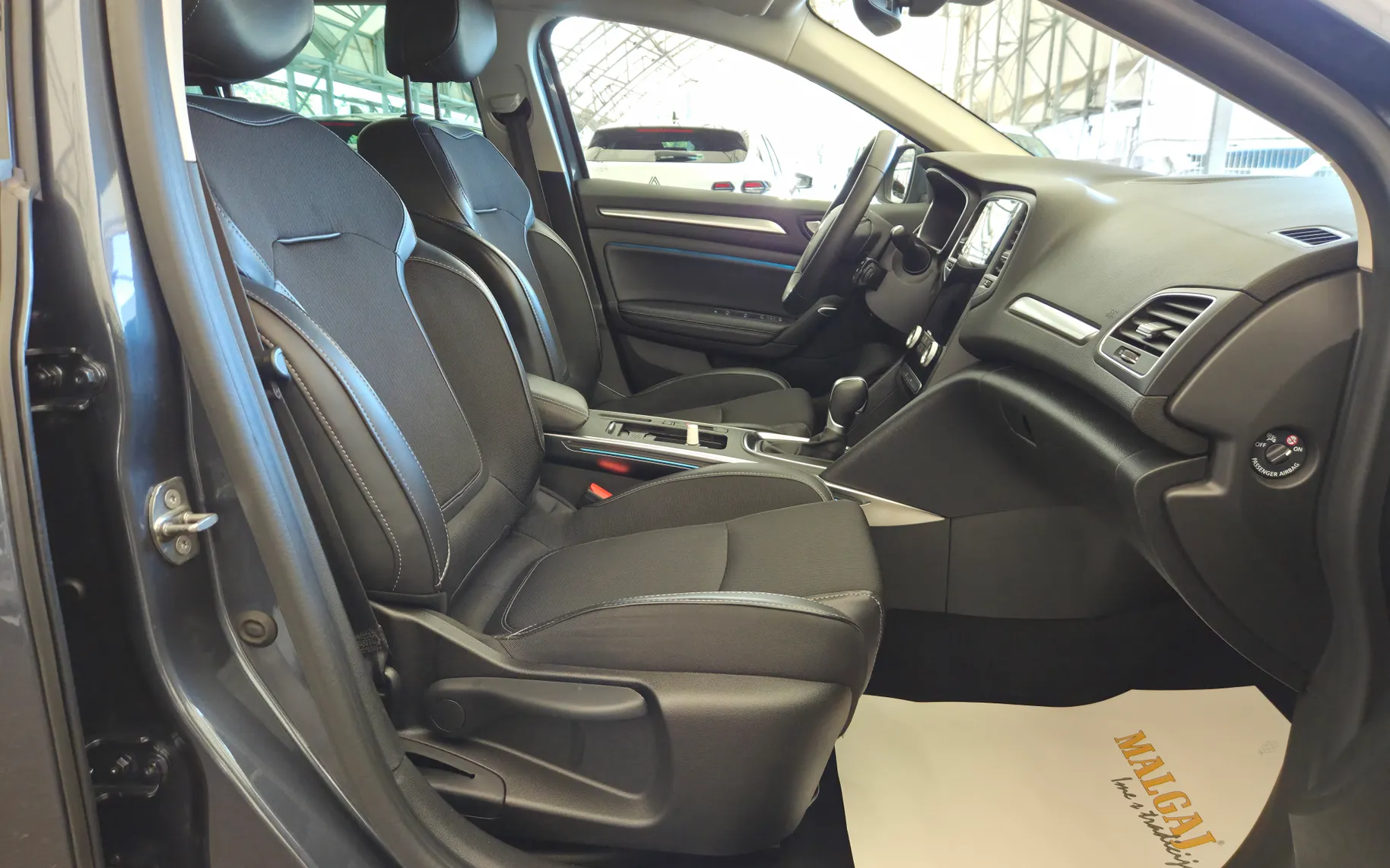Zunanja slika - Renault Megane Limousine - Techno 1.3 16V TCe 140 KAMERA-KEYLESS-LED - 20
