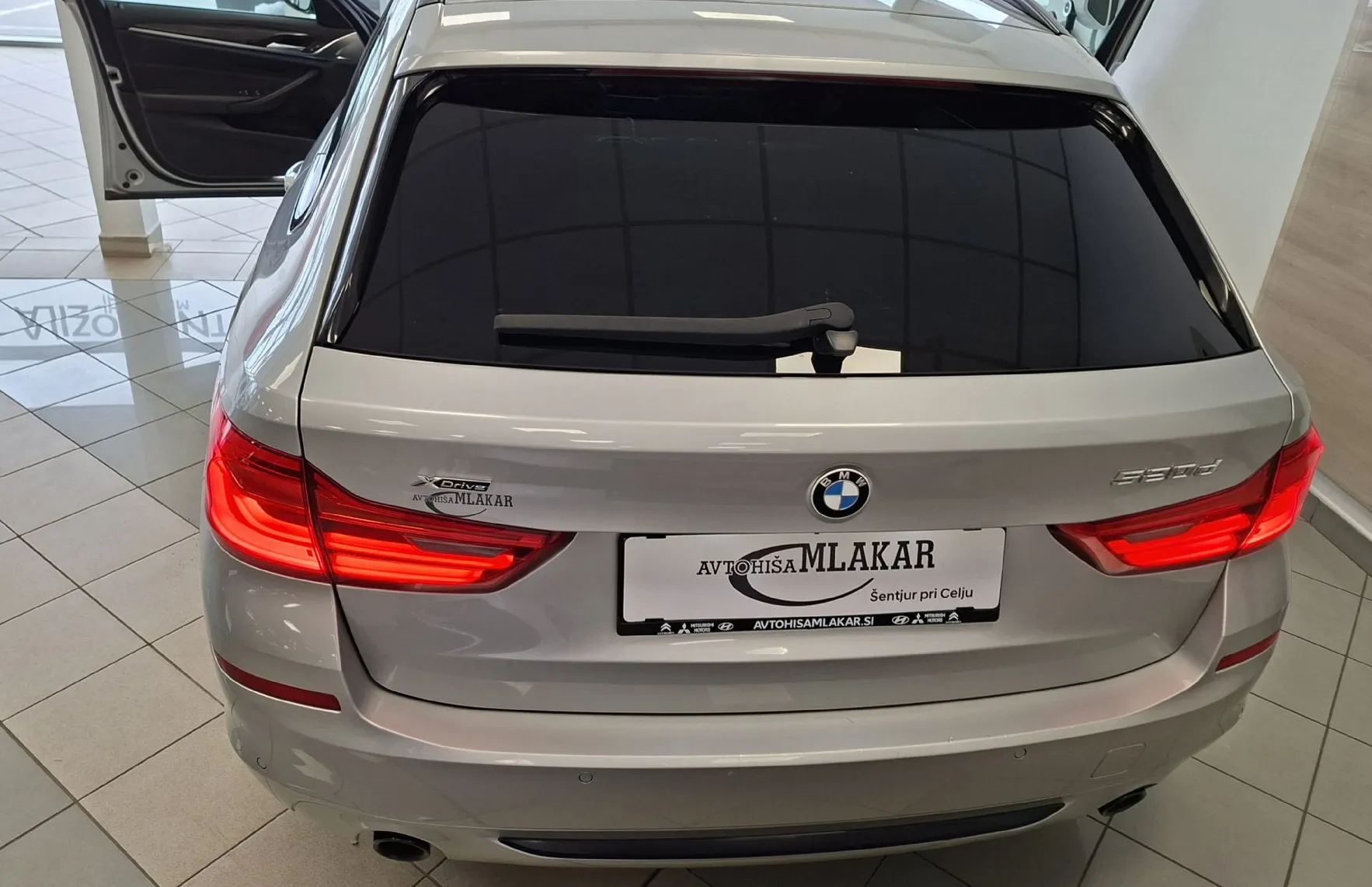 Zunanja slika - BMW Serija 5 - Touring: 520d x Drive aut.SPORT LINE-LED-NAVI-PANORAMA- - 5