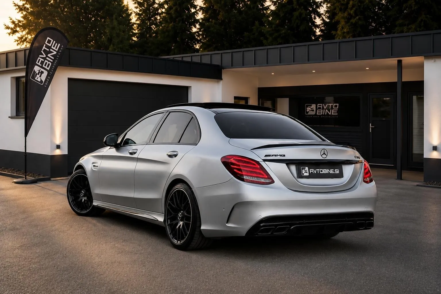 Notranja slika - Mercedes-Benz C-Razred - C 63 AMG-FROZEN MAT-PANO-BURMESTER-LIMO-LED-AMG... - 8