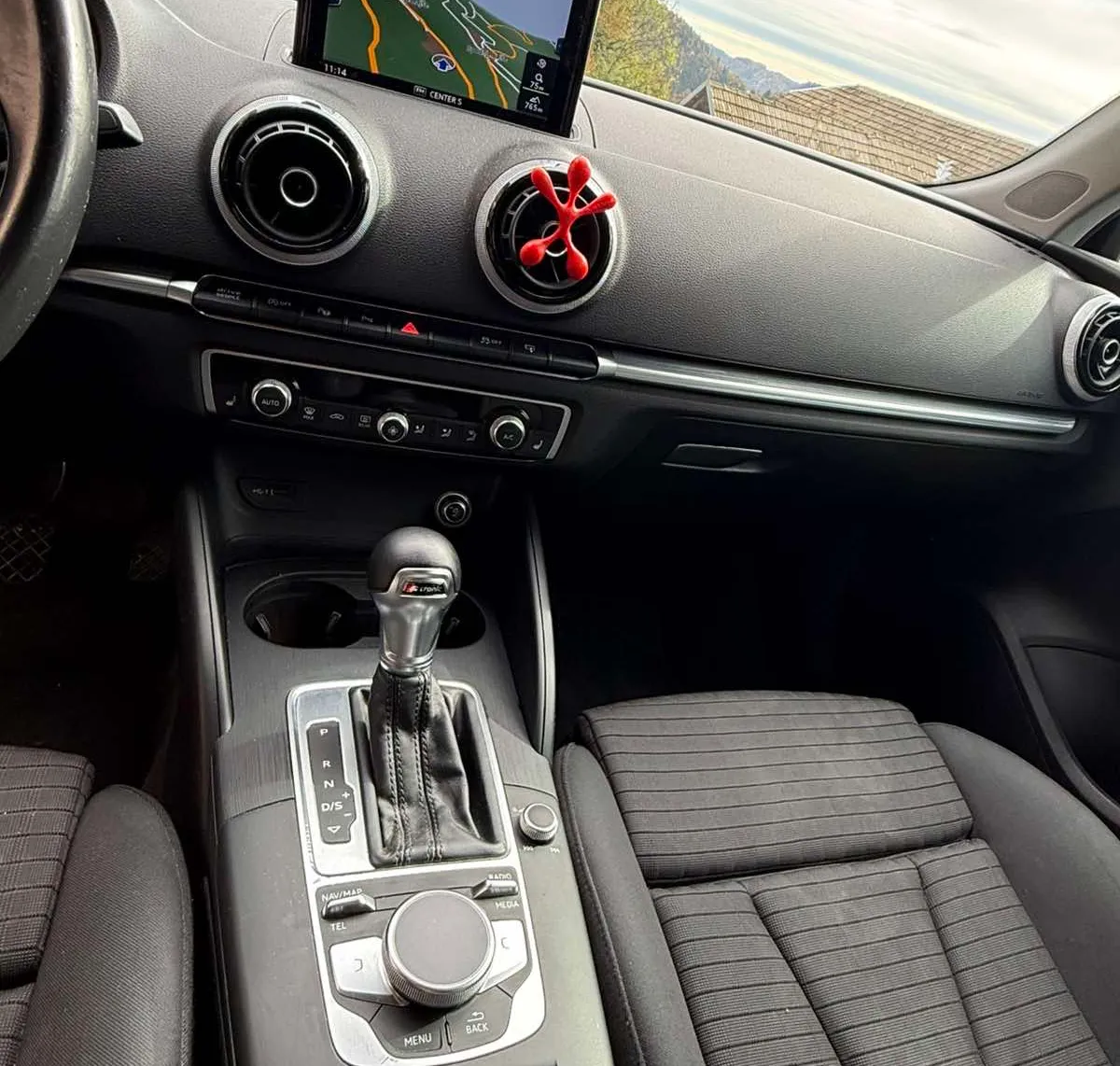 Notranja slika - Audi A3 - Sportback 2,0 TFSI Sport S tronic - 18
