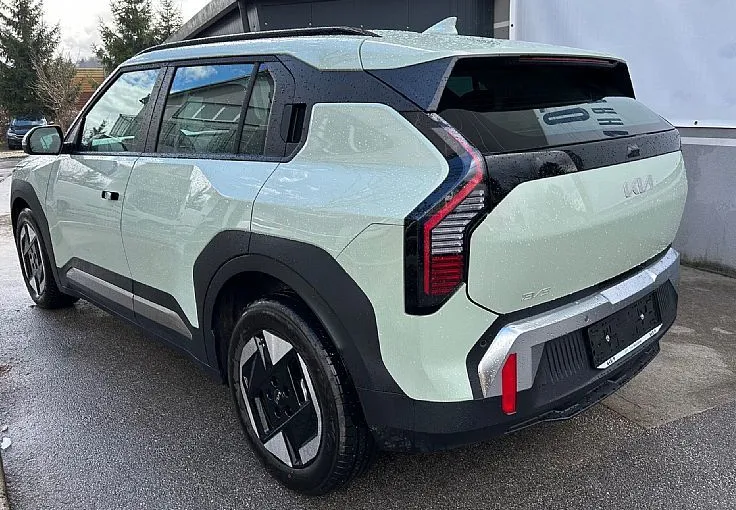 Zunanja slika - KIA EV3 - 58.3 kWh baterija. 150 kW  204 KM  Star - 2
