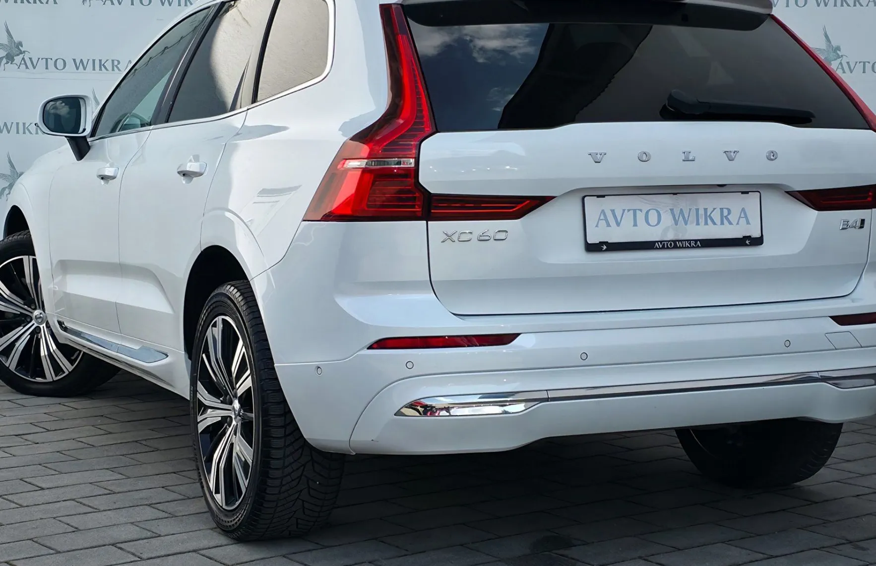 Zunanja slika - Volvo XC60 - B4D AWD Inscription ACC•MEMORY•HLAJ-SED•360•20C - 2