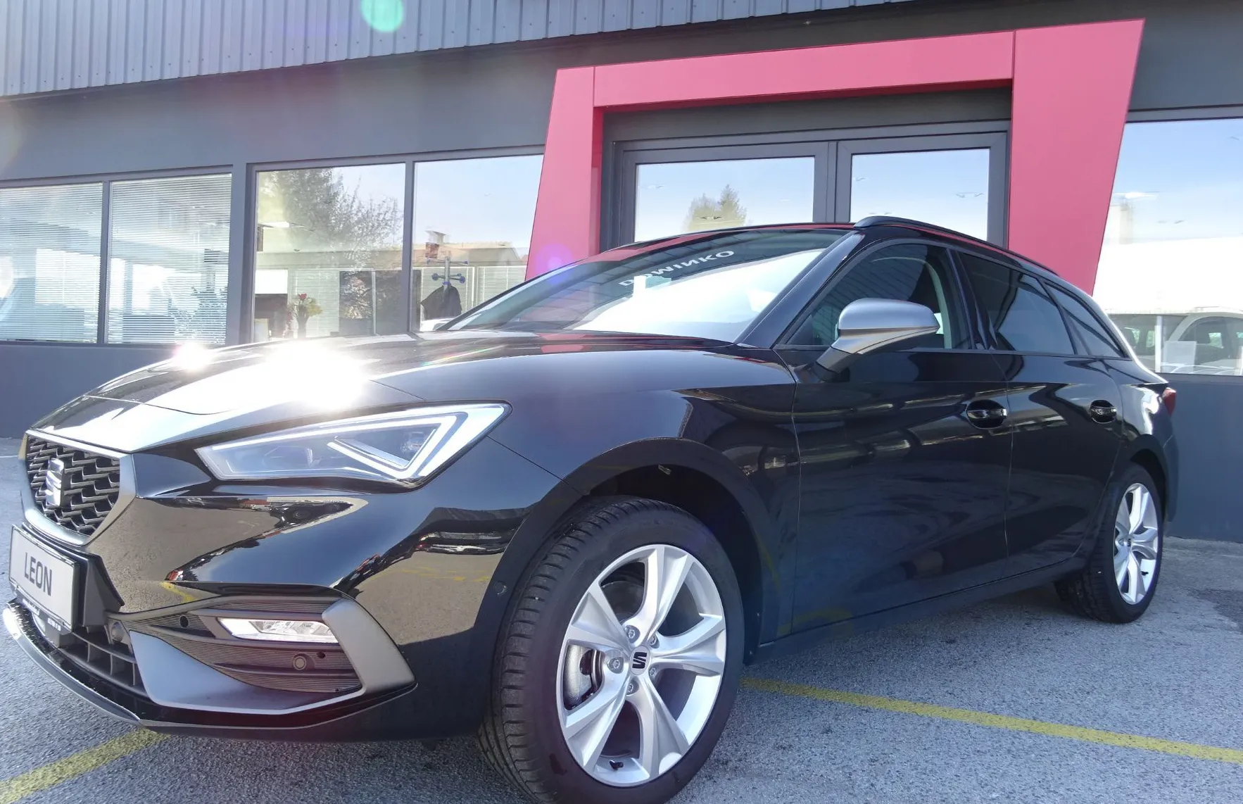Zunanja slika - Seat Leon - 1.5 eTSI 150KM DSG FR ST- VLEČNA KLJUKA- - 1