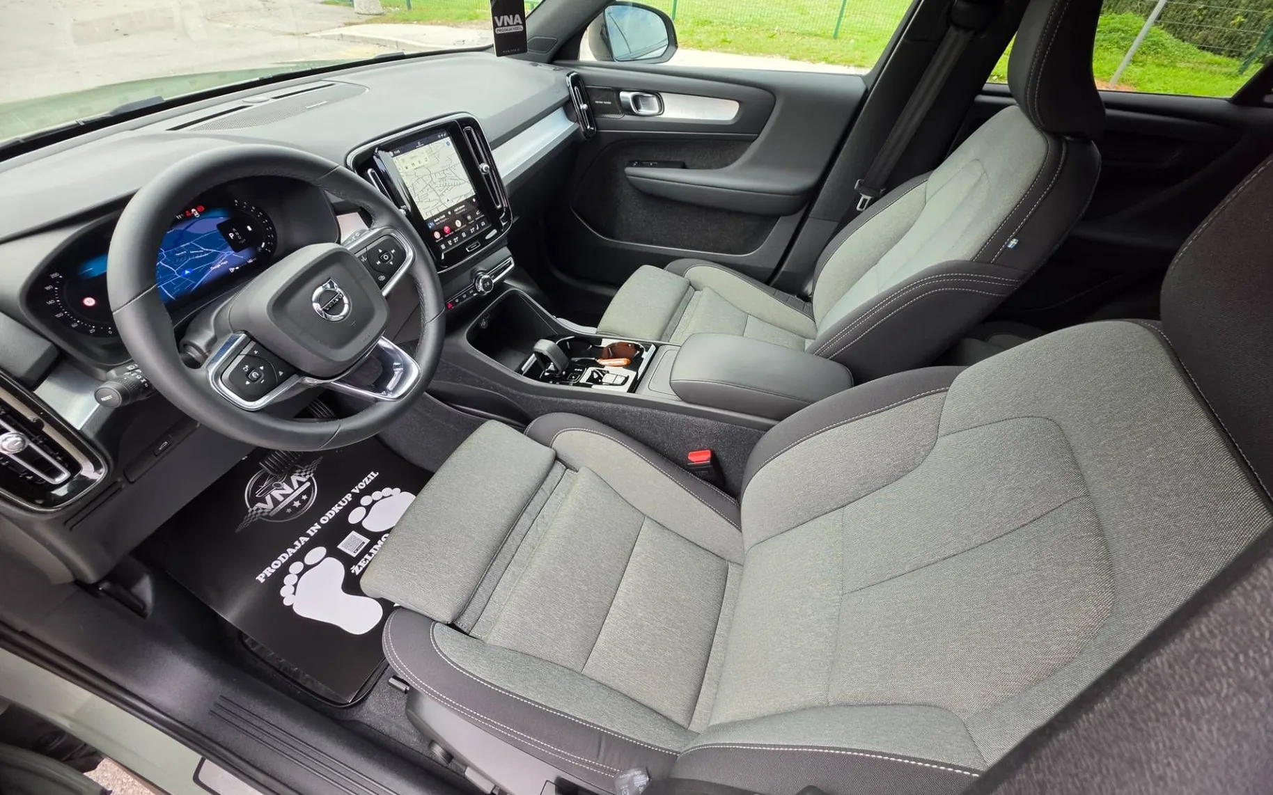 Notranja slika - Volvo XC40 - PLUS DARK AT |VIRTUAL|HARMAN|MEMORY|KAMERA|KLJUKA - 7