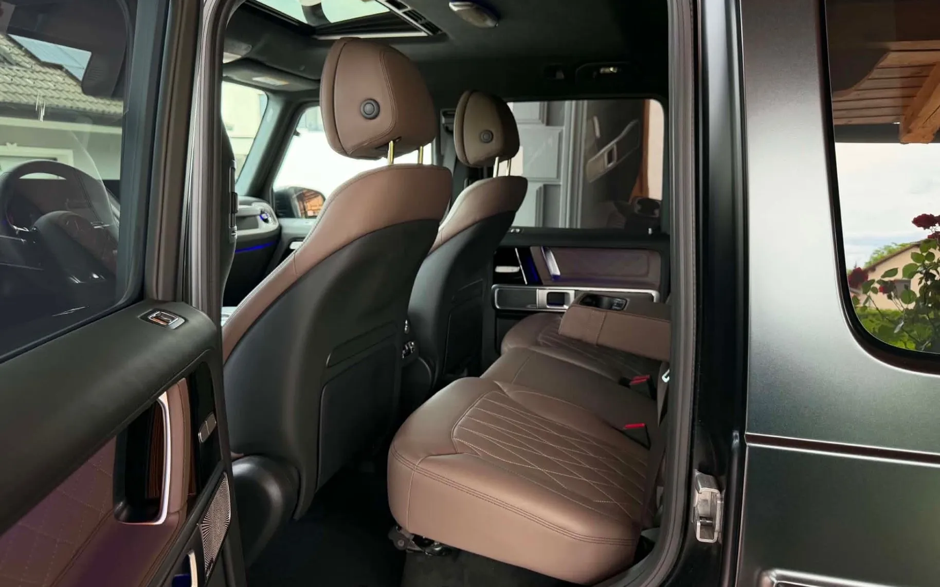 Notranja slika - Mercedes-Benz G-Razred - G63-AMG-V8-FACELIFT-MANUFAKTUR-MASAŽA-KEYLES- - 10