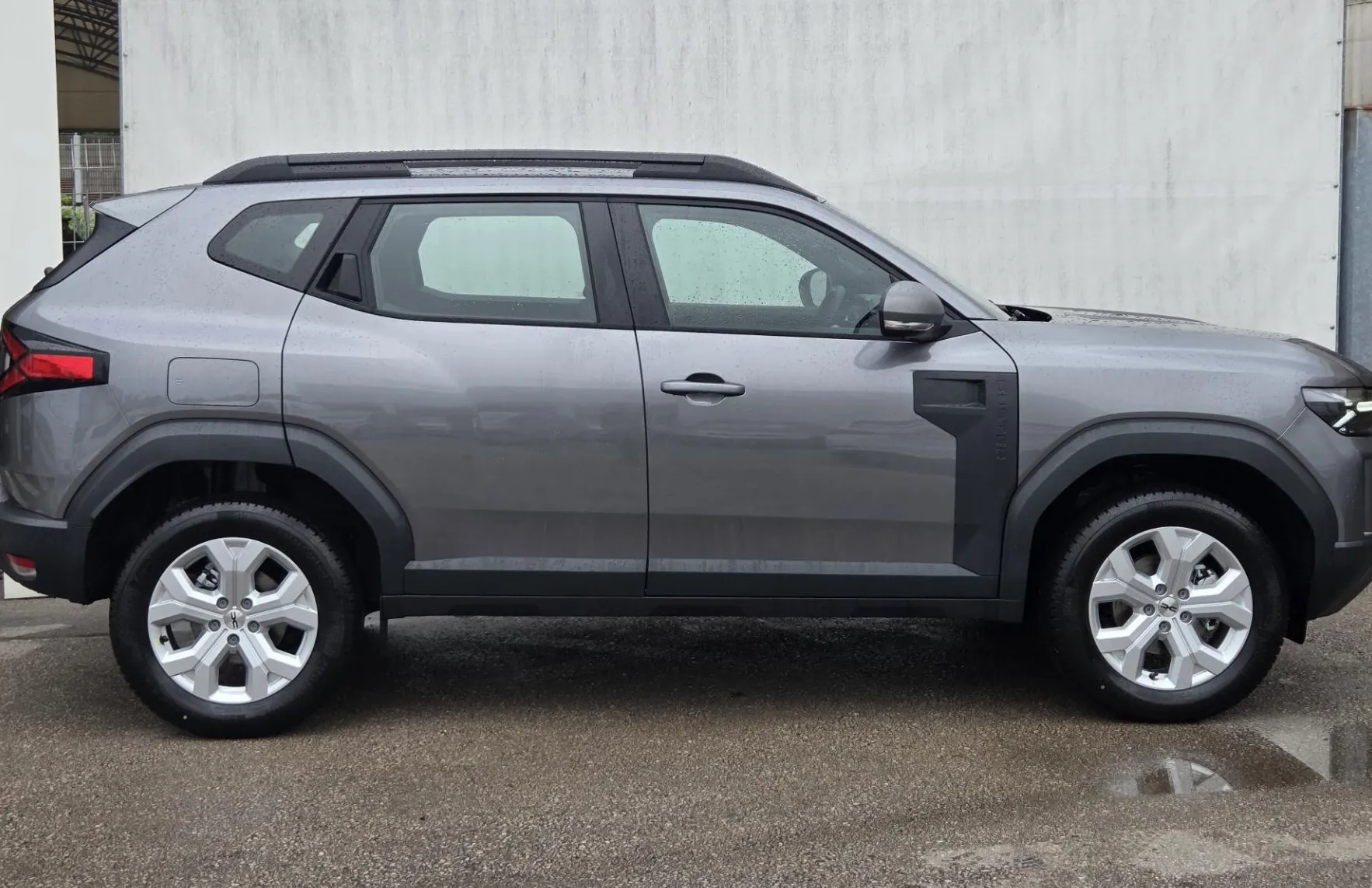 Zunanja slika - Dacia Duster - 4x4 Hybrid-G 150 Expression + Paket Zima - 4