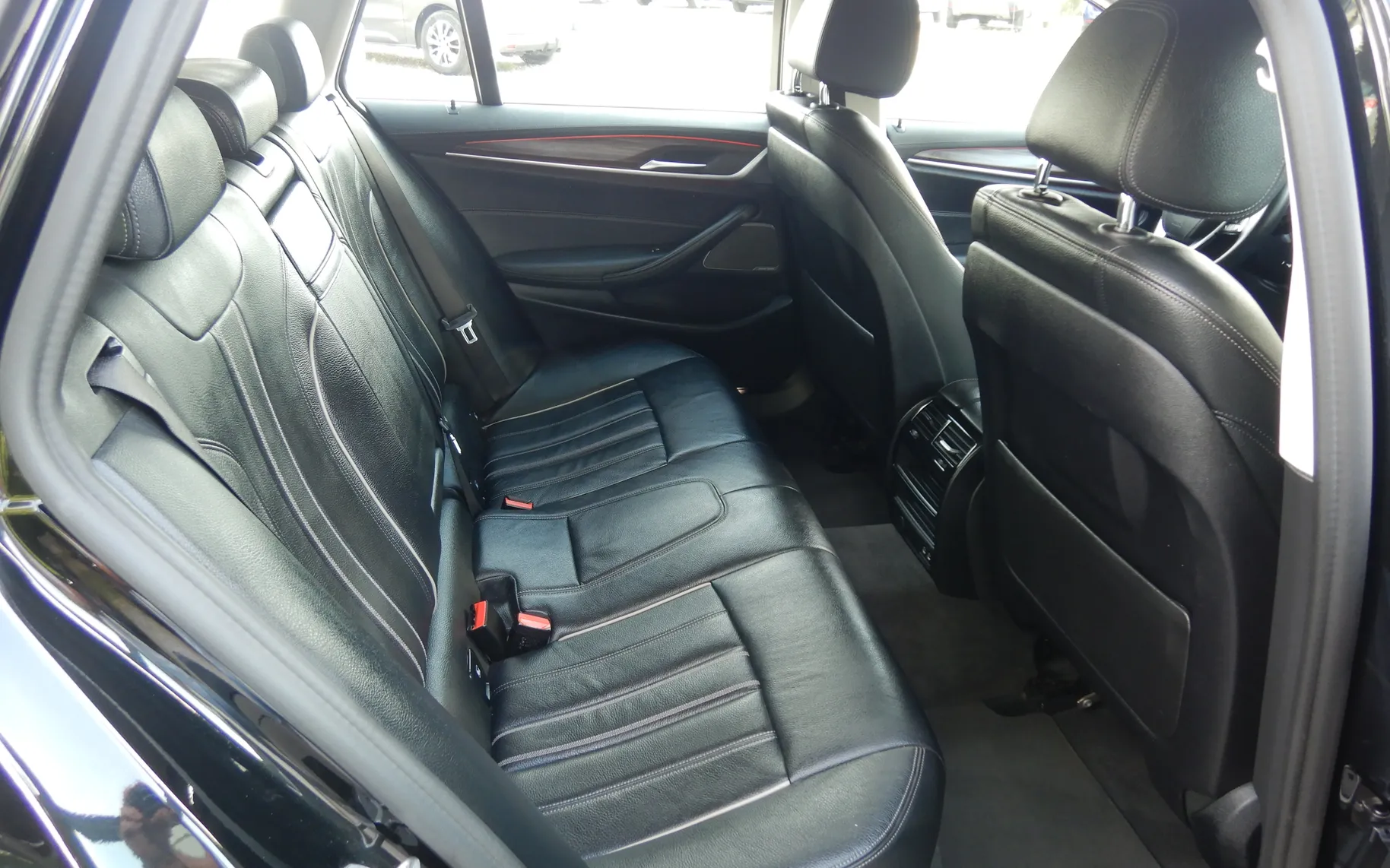 Notranja slika - BMW Serija 5 - 520d xDrive Touring Avt. - 8