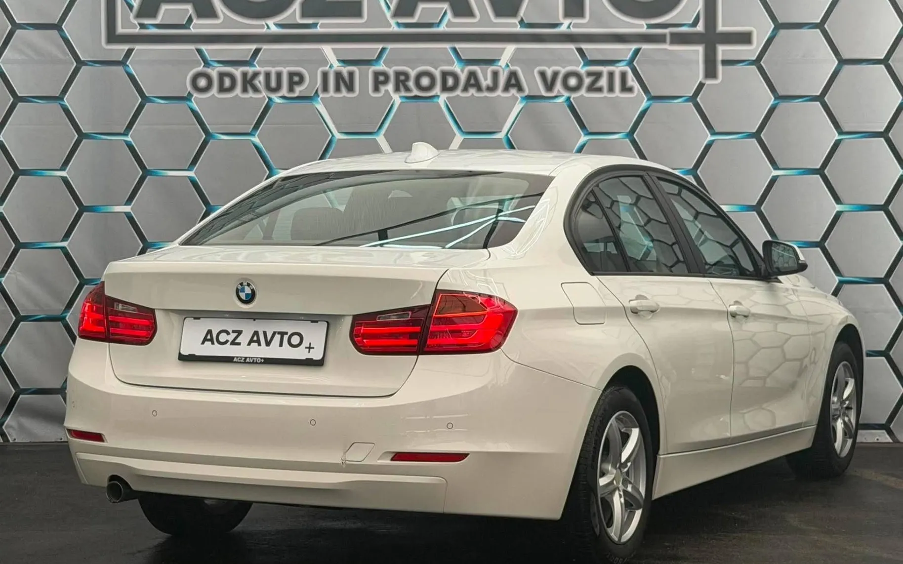 Zunanja slika - BMW serija 3: - 316D•SLO•DIGI KLIMA•LIMUZINA•PDC SENZORJI•KREDIT•. - 4