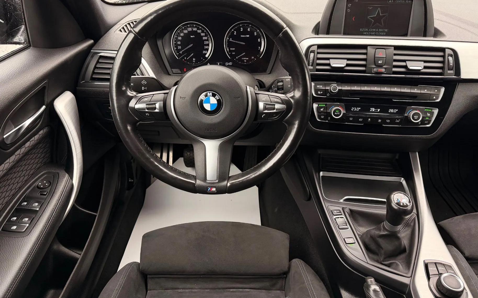 Zunanja slika - BMW Serija 1 - : 118i M Sport Shadow 1.LASTNIK FULL LED ALU17 - 17