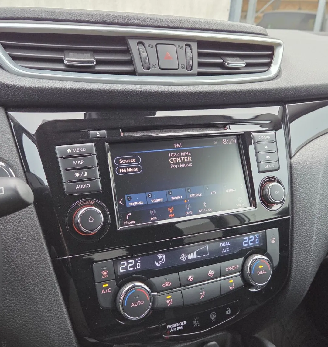 Zunanja slika - Nissan Qashqai - 1.3 DIG-T 140 Tekna 1.LASTNIK SLO.POREKLO - 16