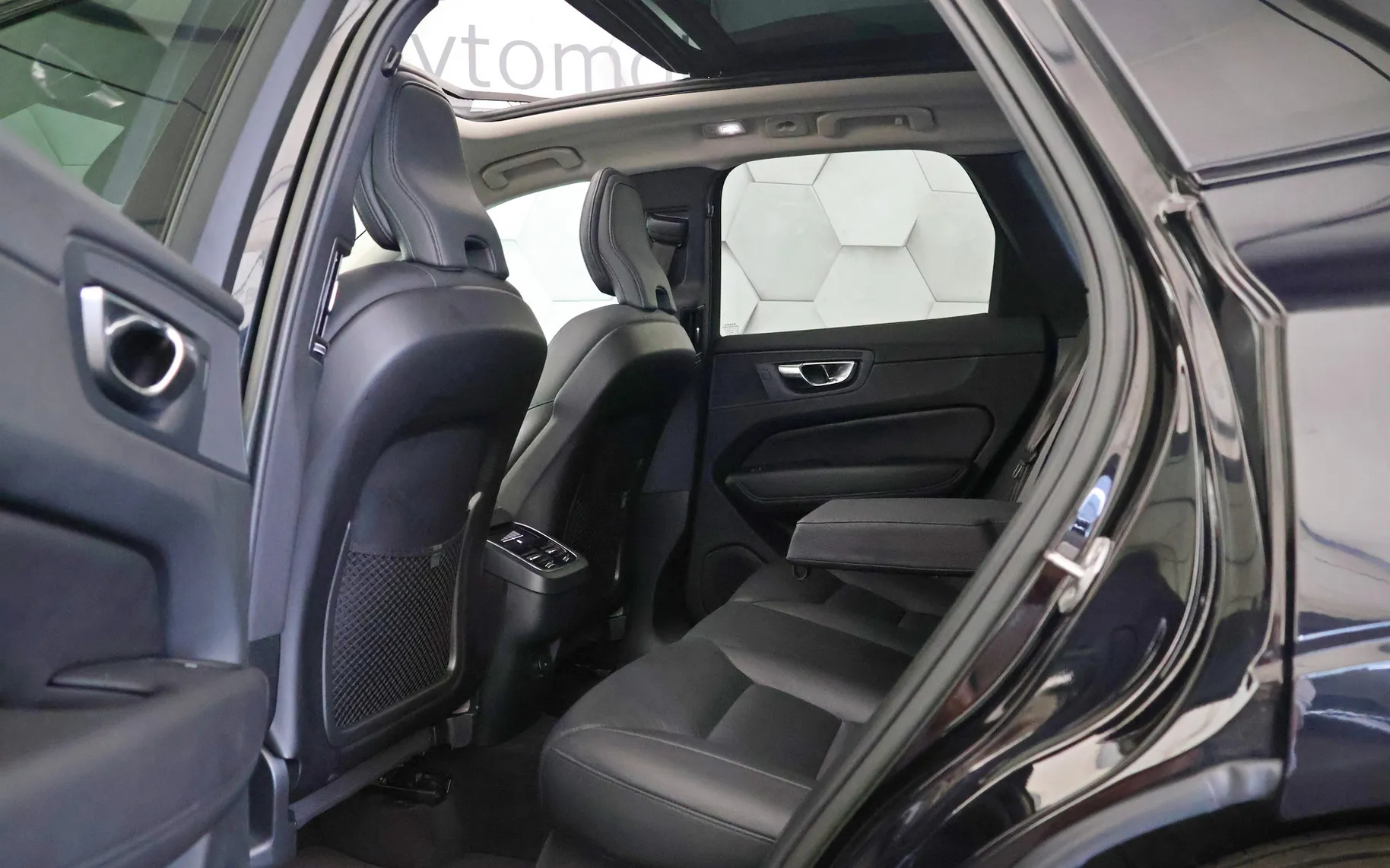 Zunanja slika - Volvo XC60 - B4D AWD Geartronic R-Design DARK Plus 197KM - 10