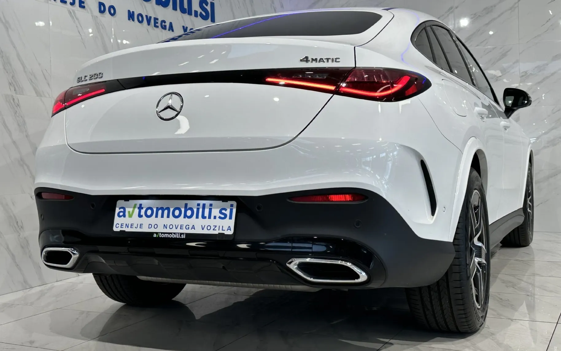 Notranja slika - Mercedes-Benz GLC coupe - 200 |4M|AMG Line|ACC|DigitalL|360K|Memory|KeyGo|.. - 7