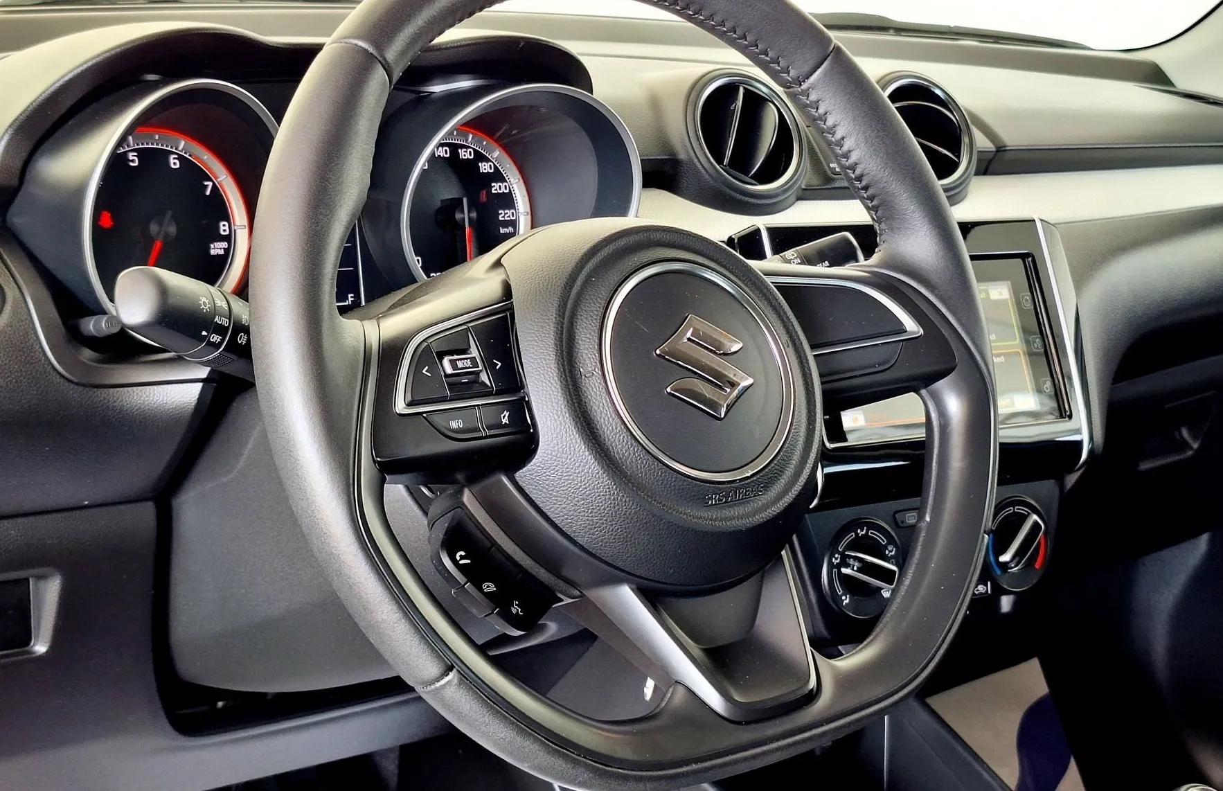 Zunanja slika - Suzuki Swift - 1.2 VVT AllGrip Premium•SLO•4X4•GRET.SEDEŽEV• - 17