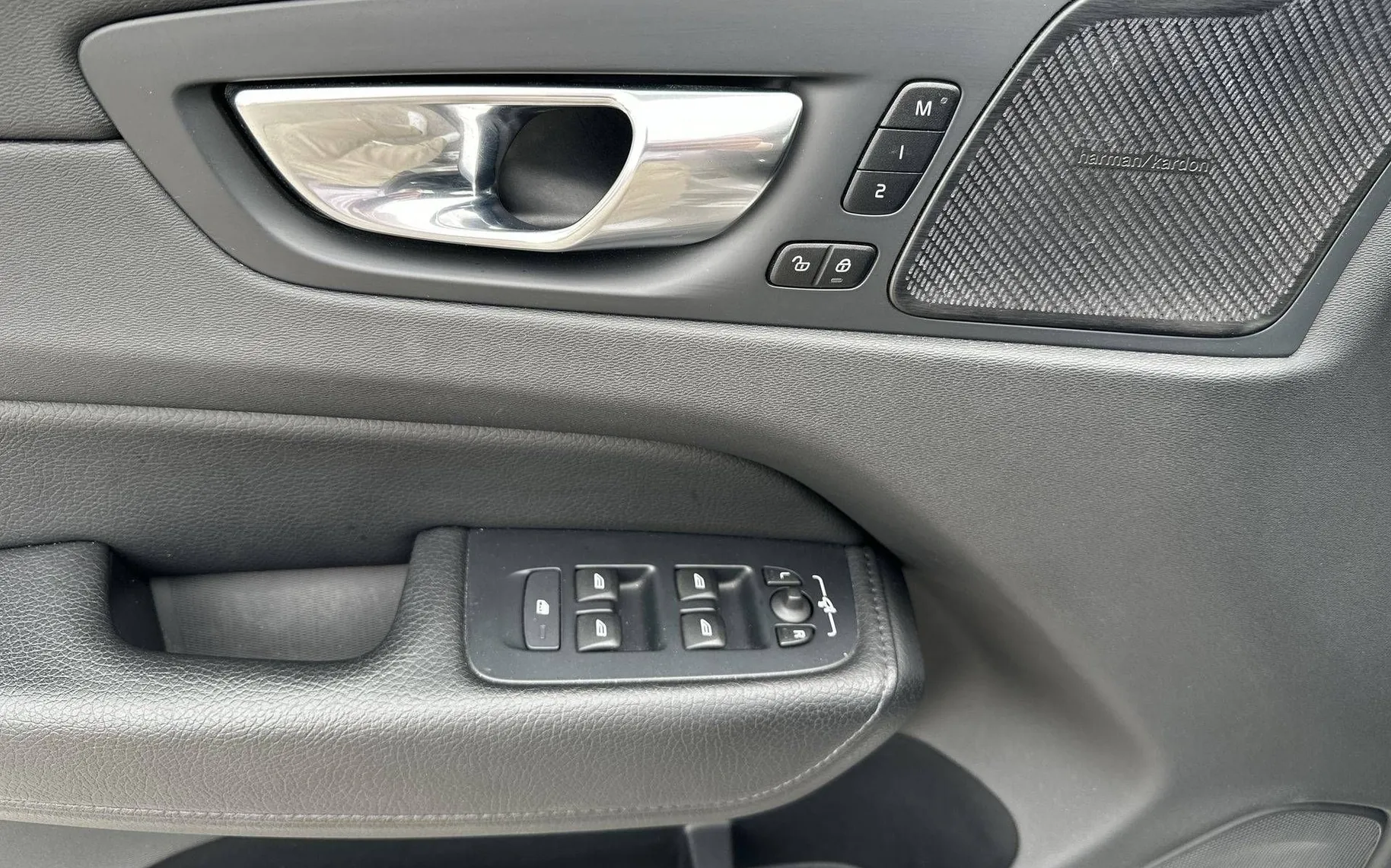 Notranja slika - Volvo XC60 - B5D AWD Inscription Avt. - 13