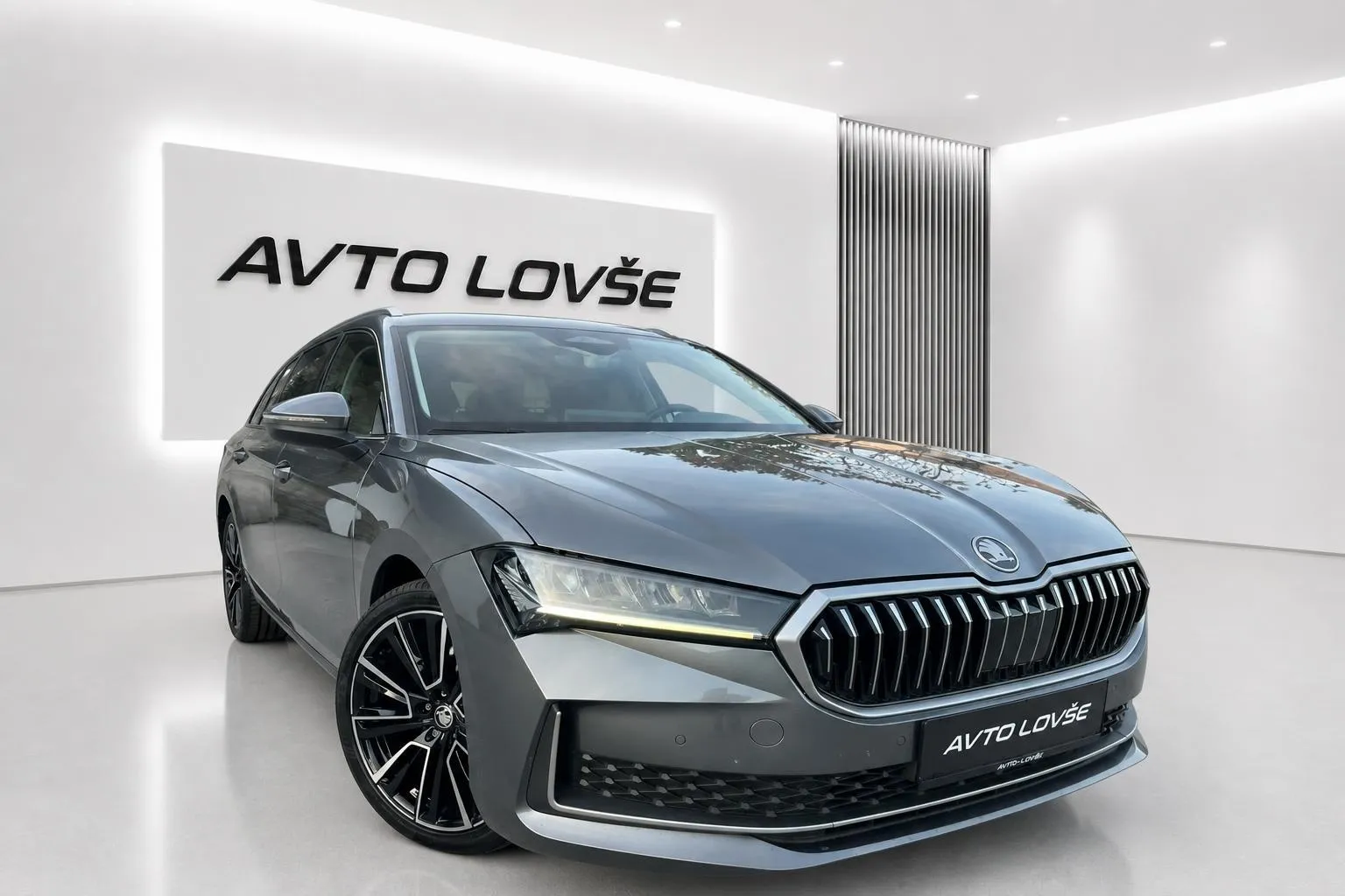 Zunanja slika - Škoda Superb - Combi 2.0 TDI  DSG-1 LASTNIK-NAVI-LED-19 COL-KAM - 2