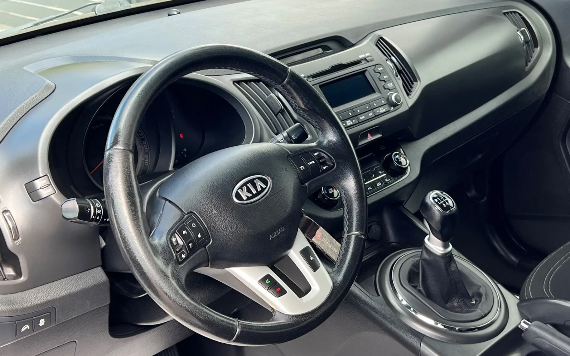 Notranja slika - KIA Sportage - 1.7 CRDi+SLO+ALU+PDC+USB - 9