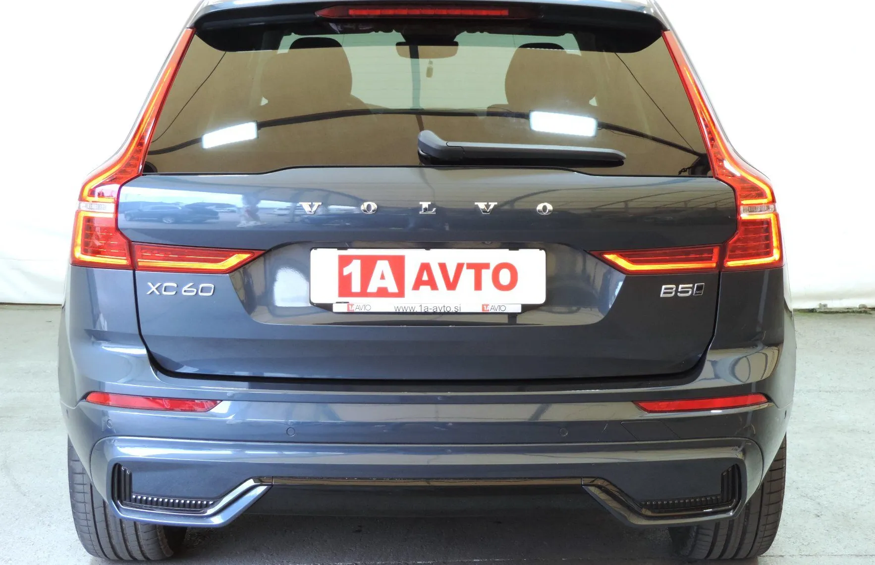 Zunanja slika - Volvo XC60 - B5P AWD Ultimate Dark Avt. LED-KAMERE 360-PANORAMA - 6