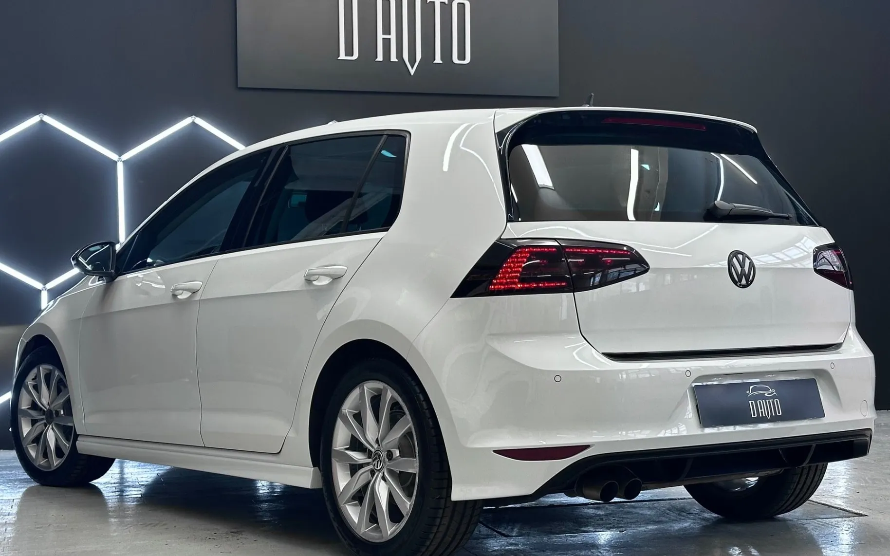 Zunanja slika - VW Golf - 2.0 TDI R LINE+PANORAMA+LED+NAVI+GRETJE SEDEZEV... - 6