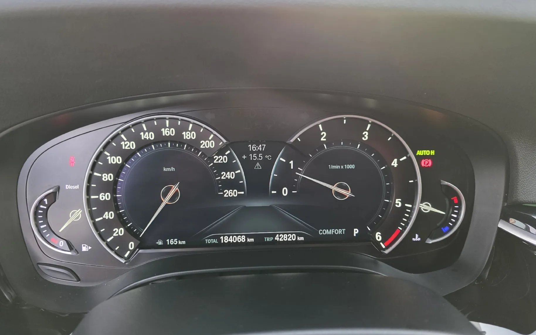 Zunanja slika - BMW Serija 5 - Touring: 520d aut. M PAKET.HUD.360KAMERA.AMBIENTAL - 12