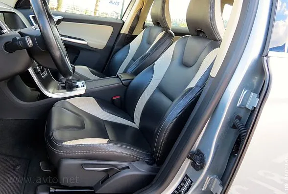 Zunanja slika - Volvo XC60 - FWD DRIVe R-Design - 9