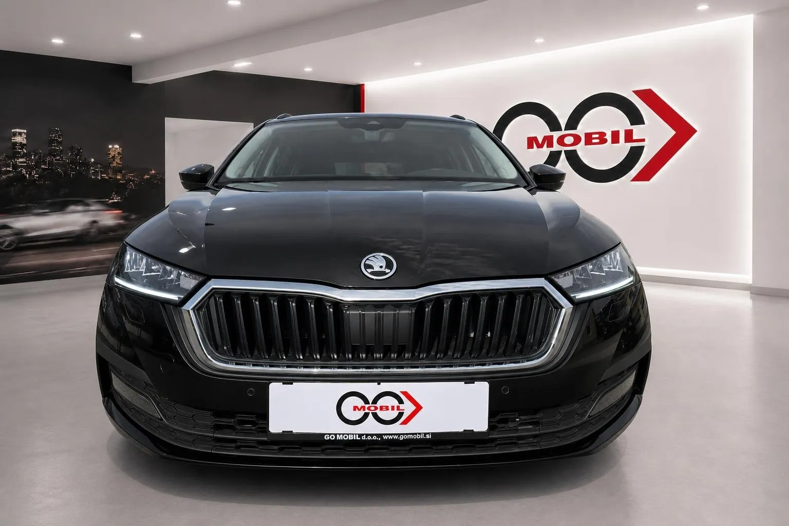 Zunanja slika - Škoda Octavia - Combi 2.0 TDI Tour DSG - LED.kamera.masaža.kljuka - 2