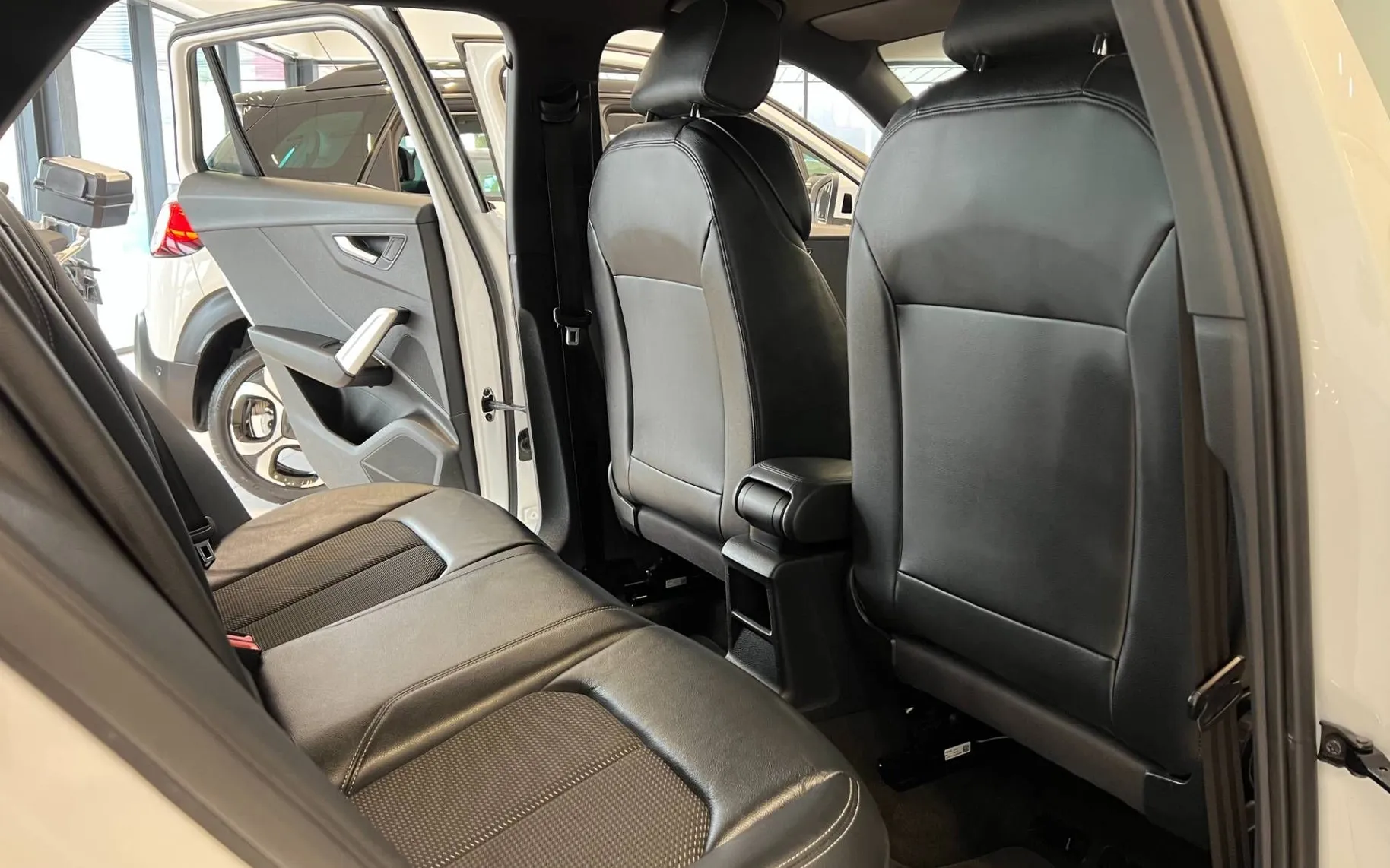 Zunanja slika - Audi Q2 - 30TDI-S-TRONIC-S-LINE-FULL-LED-KAM-MRTVI-KOTI-PDC - 12