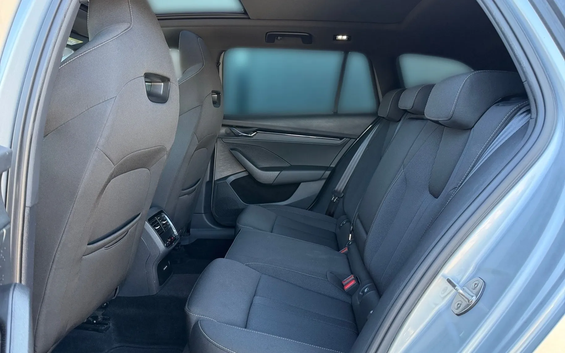 Notranja slika - Škoda Octavia - Combi 2.0 TDI Sportline DSG-Panorama-Vlečna klju.. - 10