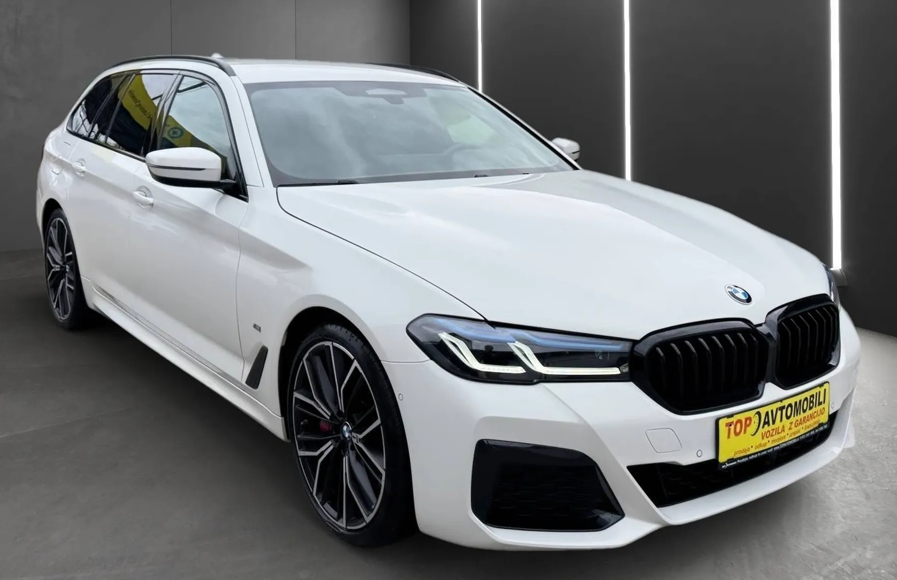 Zunanja slika - BMW Serija 5 - Touring: 540d xDrive M-PAKET LASER ACC KAM HUD NAVI KLJU - 10