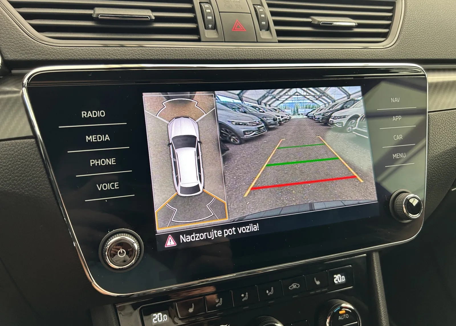 Zunanja slika - Škoda Superb - Combi 4x4 2,0 TSI DSG - 10