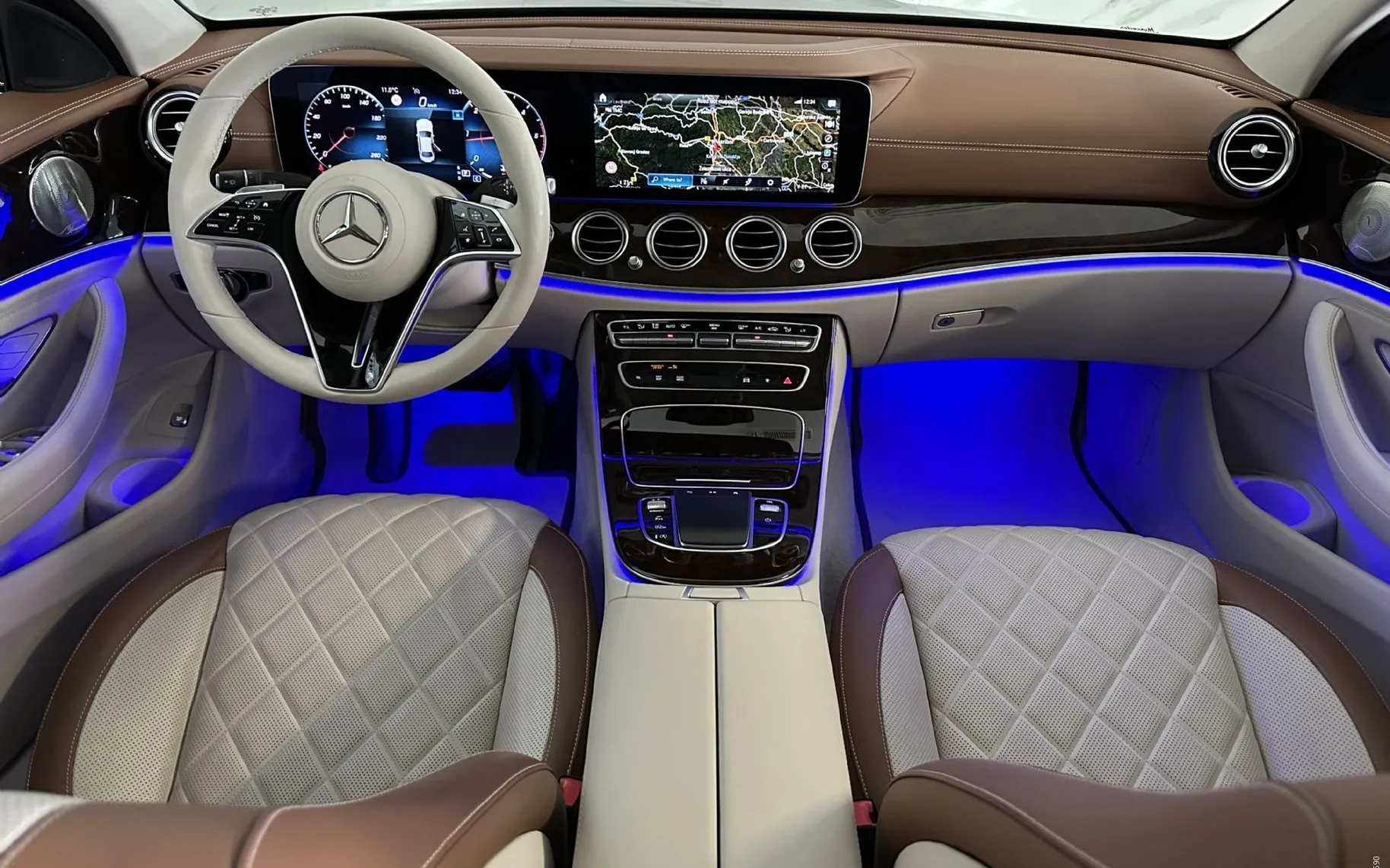 Notranja slika - Mercedes-Benz E-Razred - 200d|AMG|Pano|SoftC|HUD|Designo|Hlajenje|360K|Burm - 12