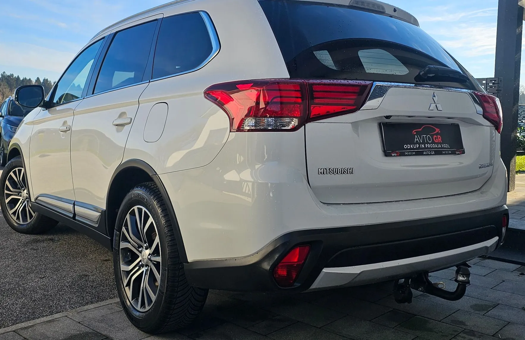 Zunanja slika - Mitsubishi Outlander - 2.2 DI-D 4WD INTENSE+4VT-.KLJUKA- LED-NAVI-PERLA B - 6