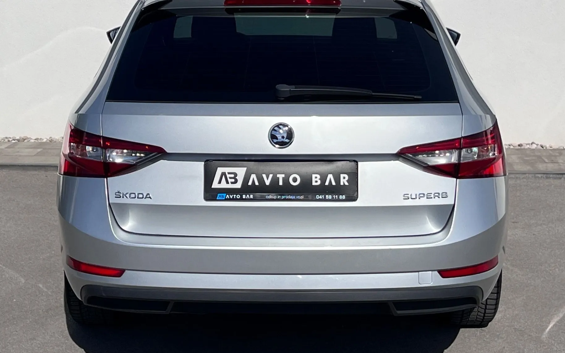 Notranja slika - Škoda Superb - 2.0 TDI+ALU+TEMP+USB... - 7