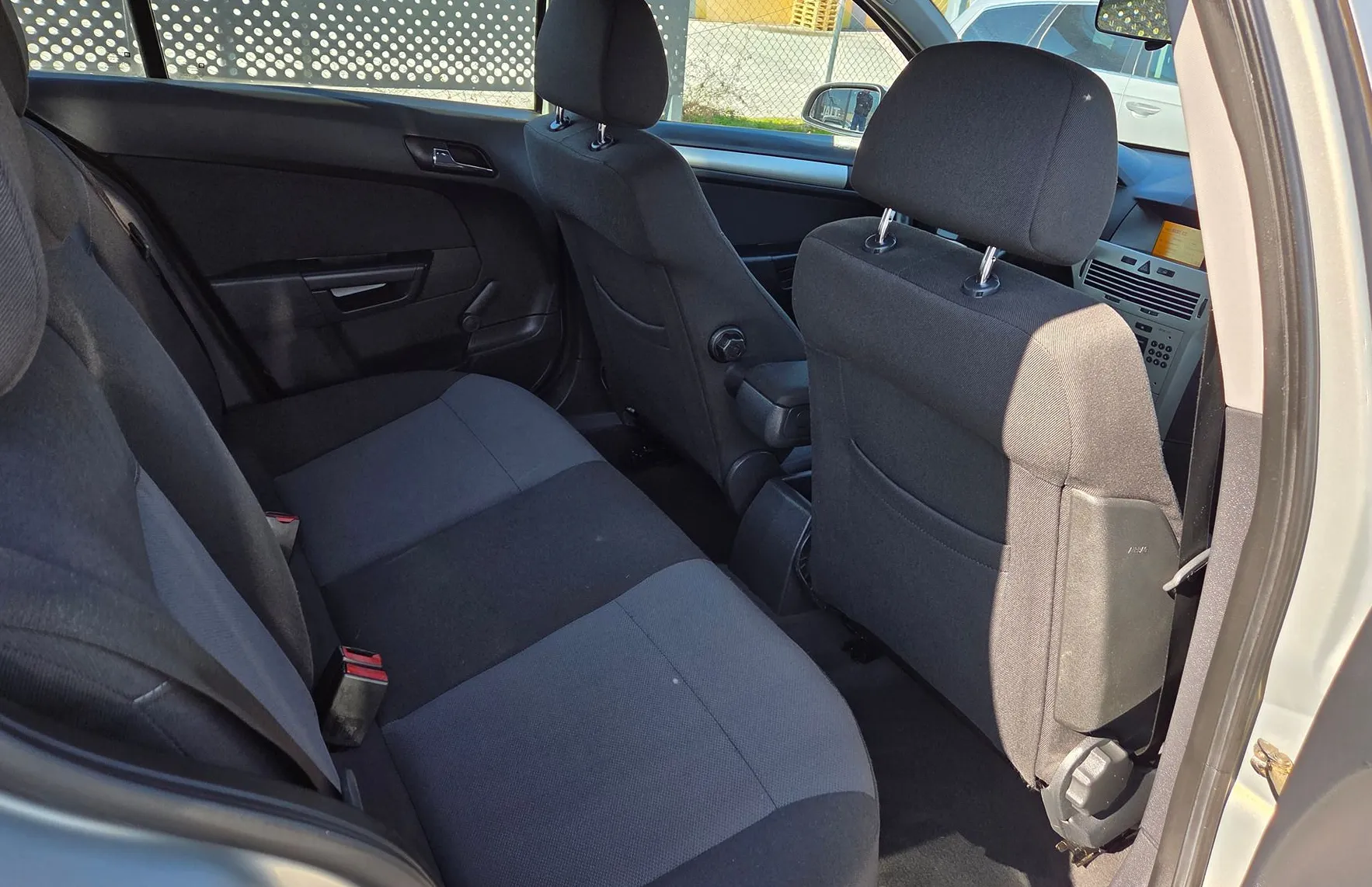 Zunanja slika - Opel Astra - 1.7CDTI-SLO-1LASTNIK-KLIMA-REDNO SERVISIRANA - 9