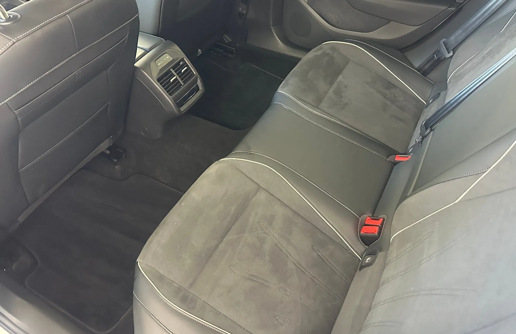 Zunanja slika - Volkswagen Passat - Variant 1.5 eTSI Business DSG.NEMŠKI.KLJUKA.KAMERA.LED.ACC - 15