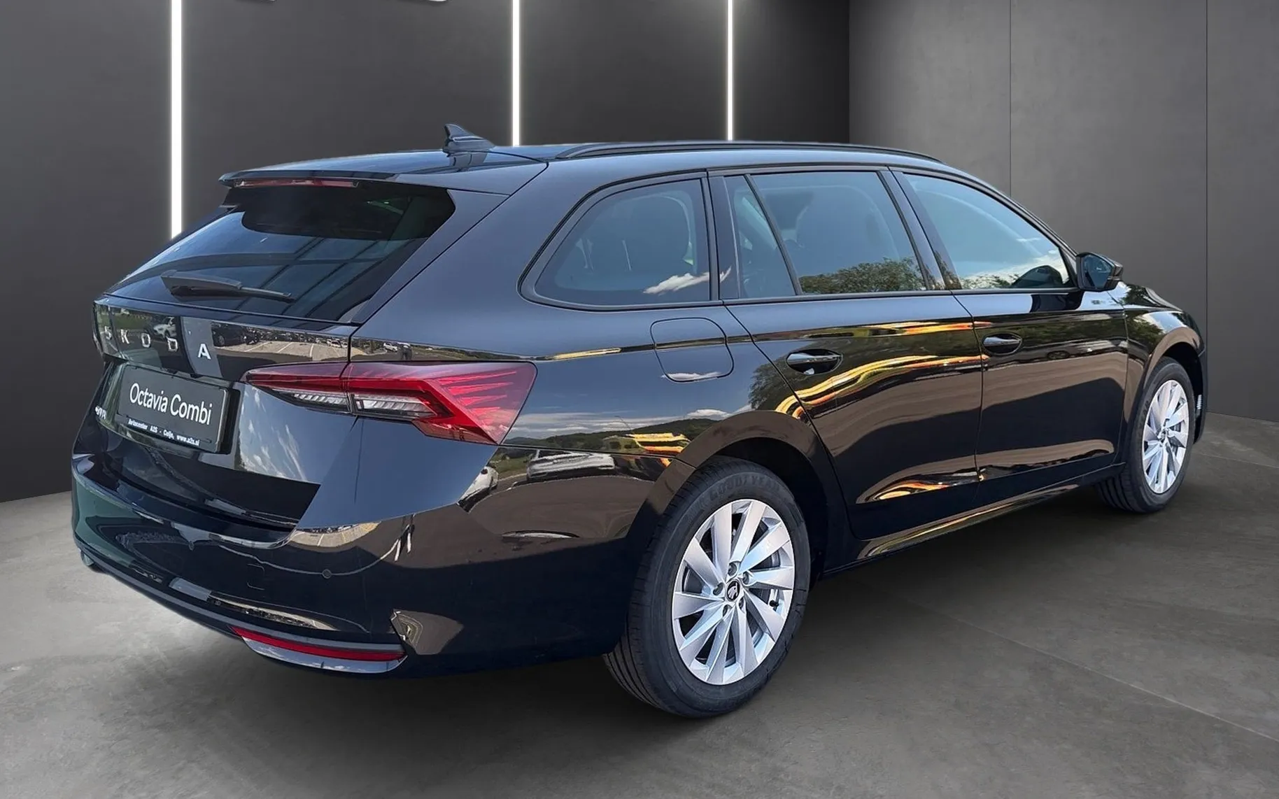 Zunanja slika - Škoda Octavia - Combi 2.0 TDI Family DSG... - 3