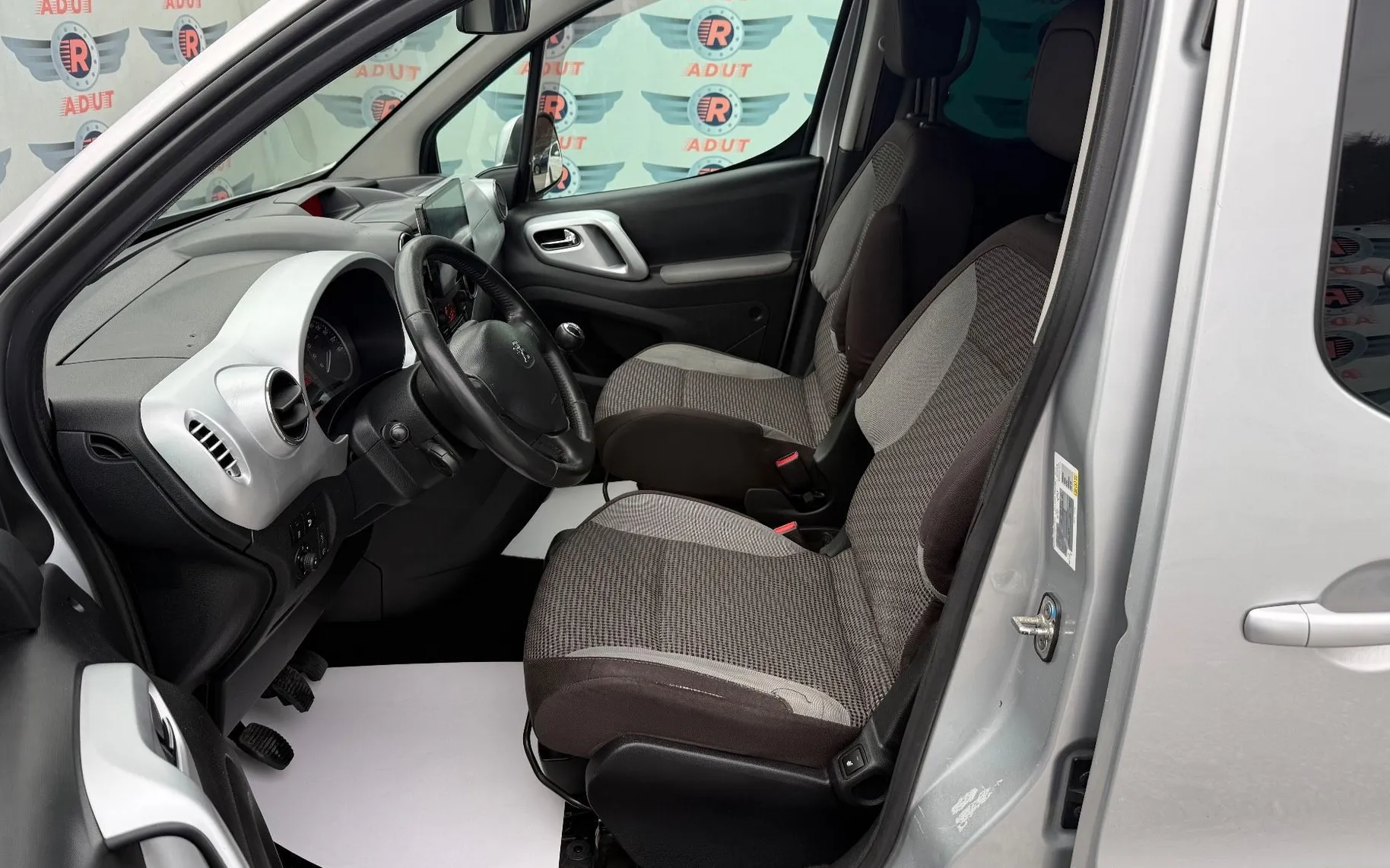 Zunanja slika - Peugeot Partner - 1.6HDi|NOVE ZIMSKE GUM|CAM|PARKSENZ|GRETJ.SEDEŽEV| - 7