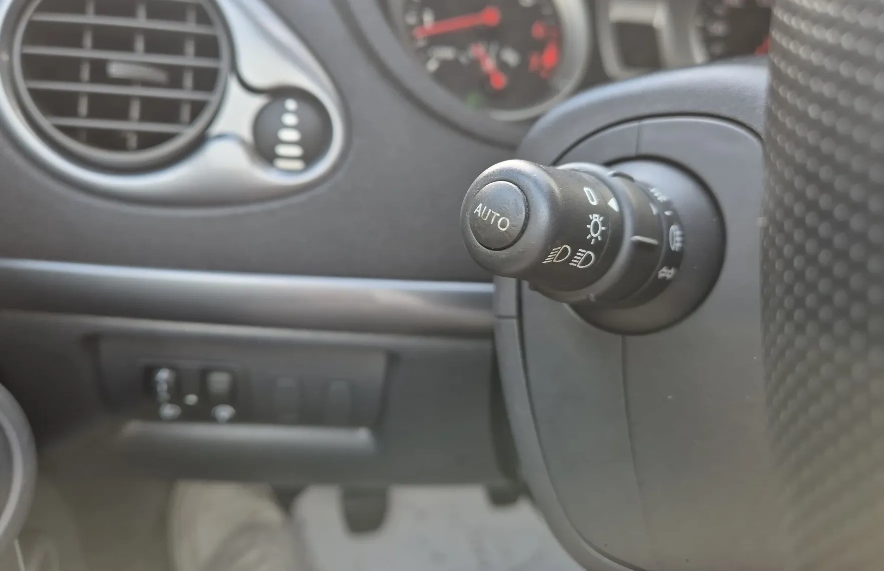 Zunanja slika - Renault Clio - DYNAMIQUE Grandtour 1.2 101PS M5 16V-SLO-1.LASTNIK - 16