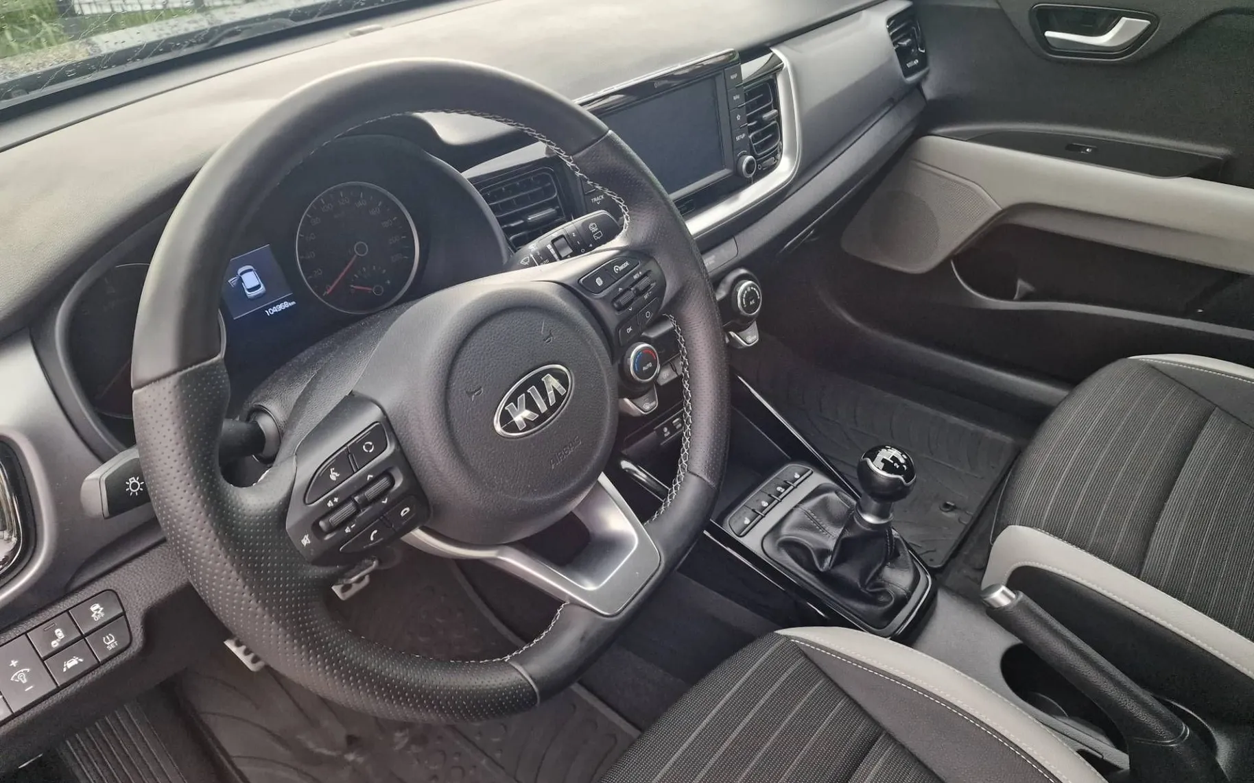 Notranja slika - KIA Stonic - 1.25 MPI 1.LASTNIK KAMERA NAVIG. KREDIT BREZ POLOG - 12