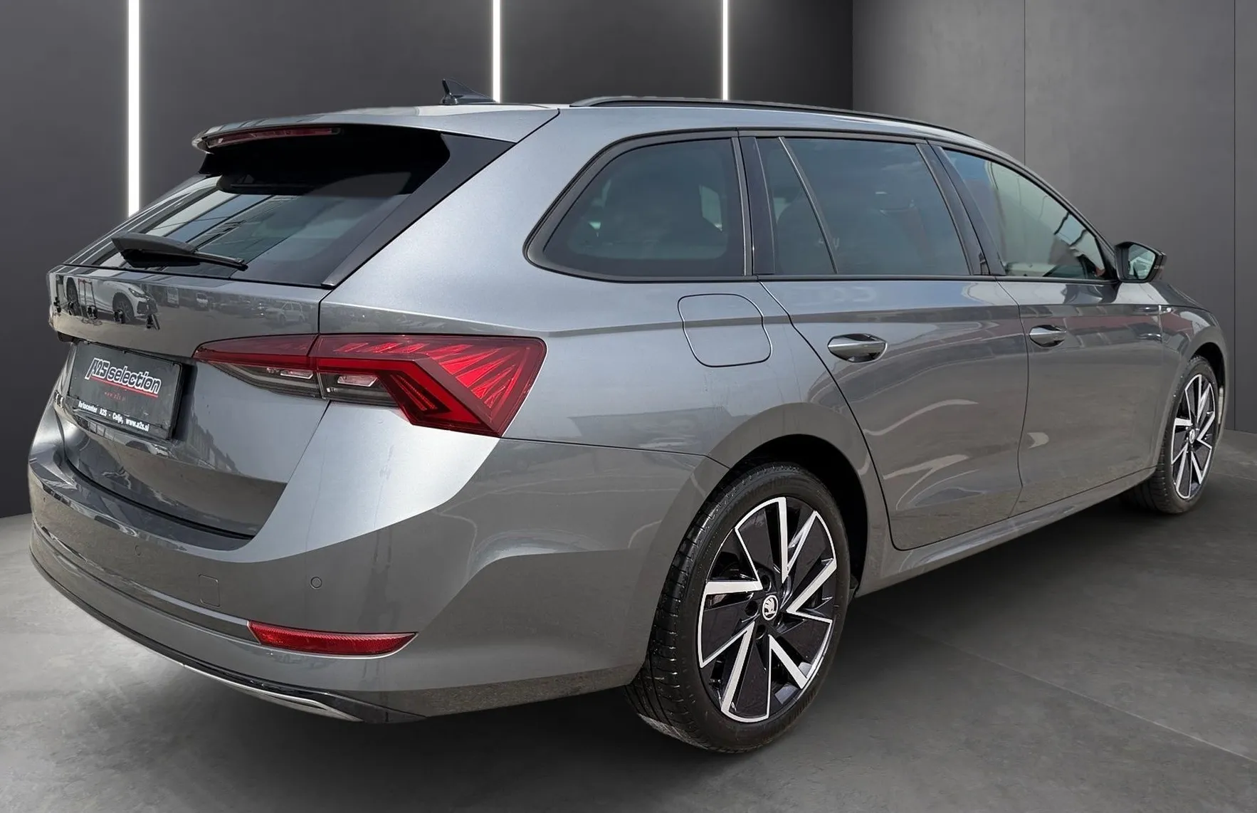 Zunanja slika - Škoda Octavia - Combi 2.0 TDI Sportline DSG-DCC-LED-Tempomat-PDC.. - 3