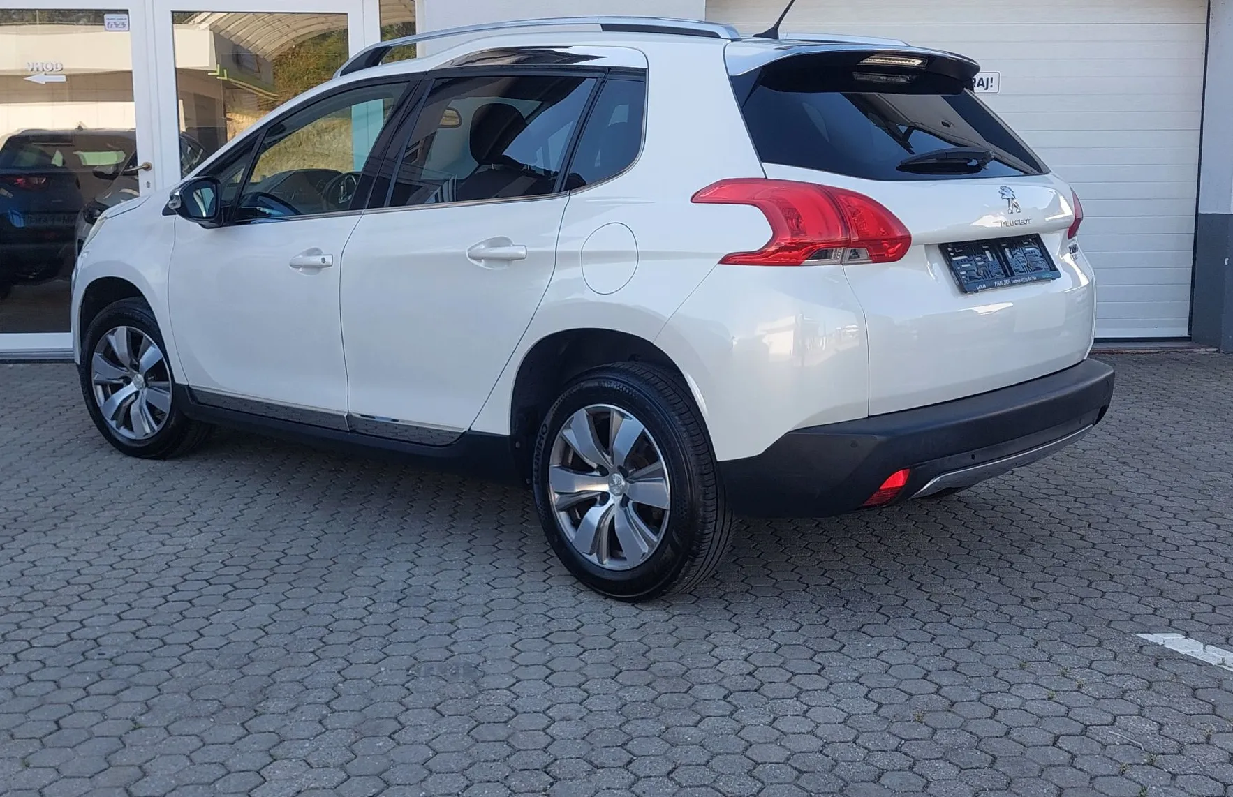 Zunanja slika - Peugeot 2008 - Active 1.2 PureTech - 3