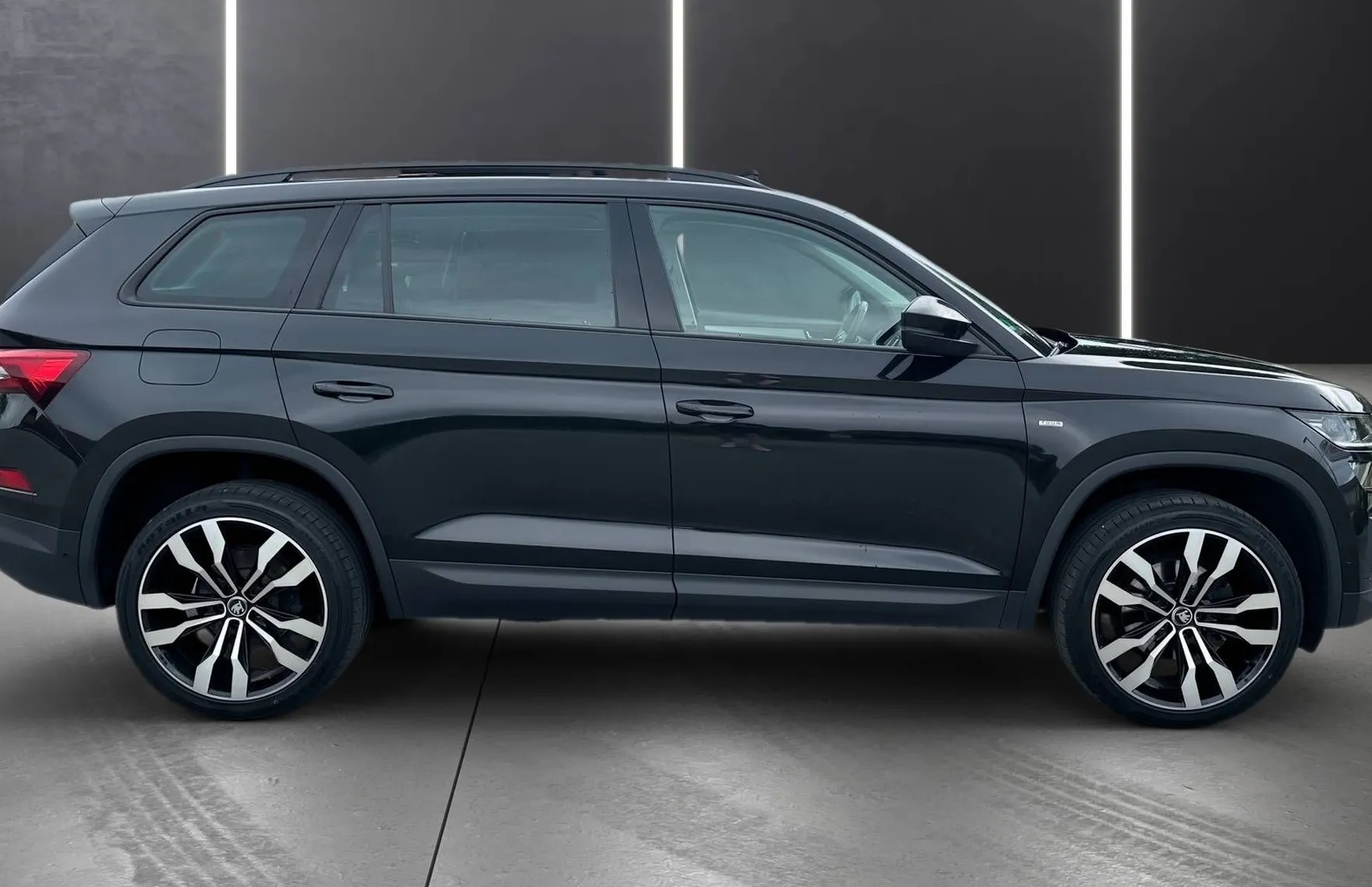 Zunanja slika - Škoda Kodiaq - 2.0 TDI PANORAMA MATRIX RADAR KAM VIRTUAL NAVI - 9