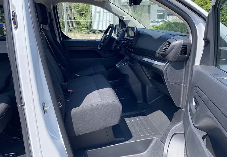 Zunanja slika - Opel Zafira - VIVARO L 2.2CDTI 180KM AVT. 9 SEDEŽEV - AKCIJA MAJ - 8