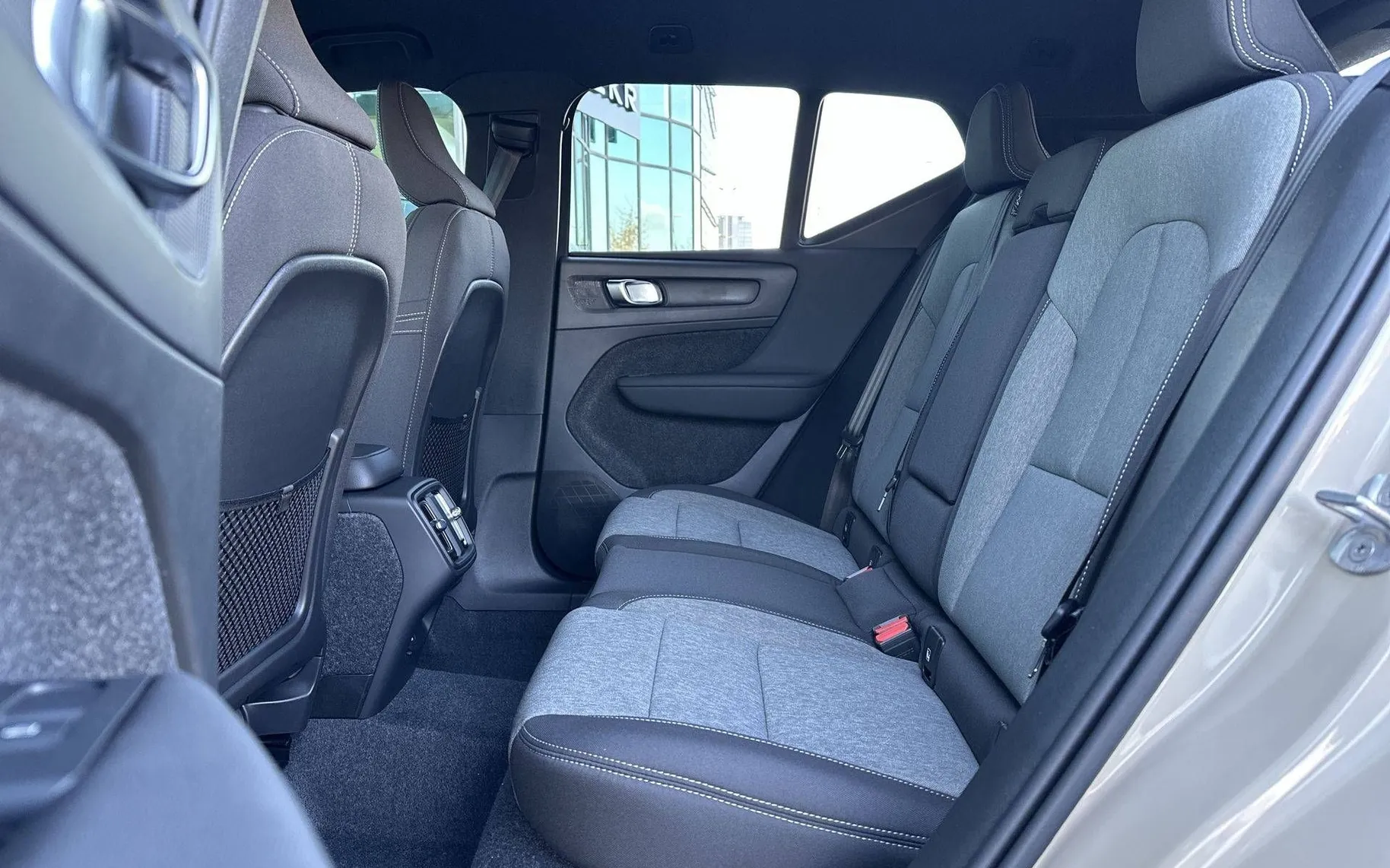 Notranja slika - Volvo XC40 - B3 P Core AT DCT 3 leta garancije + 3 servisi... - 11