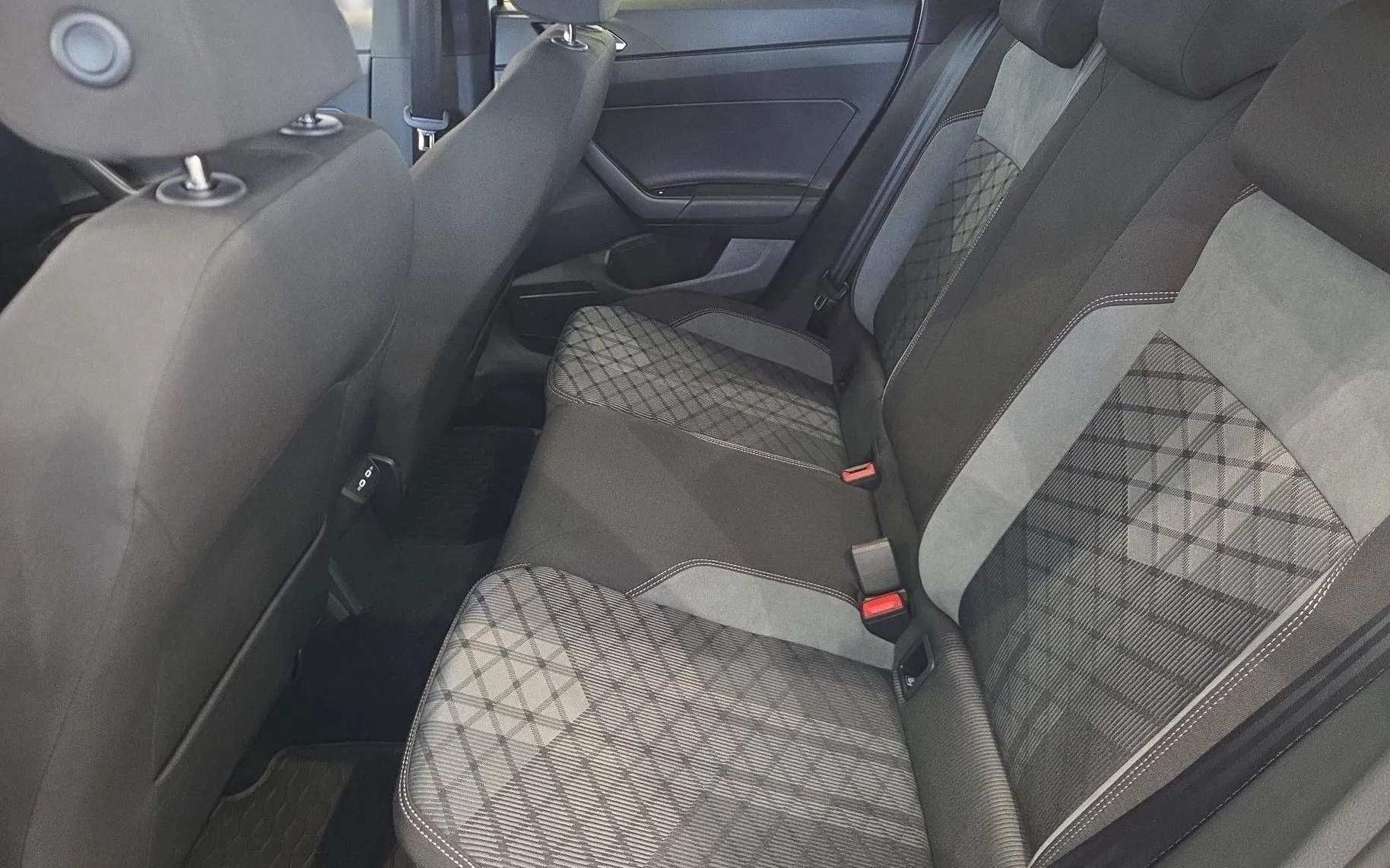 Notranja slika - Volkswagen Taigo - 1.0 TSI 4Joy DSG - 11