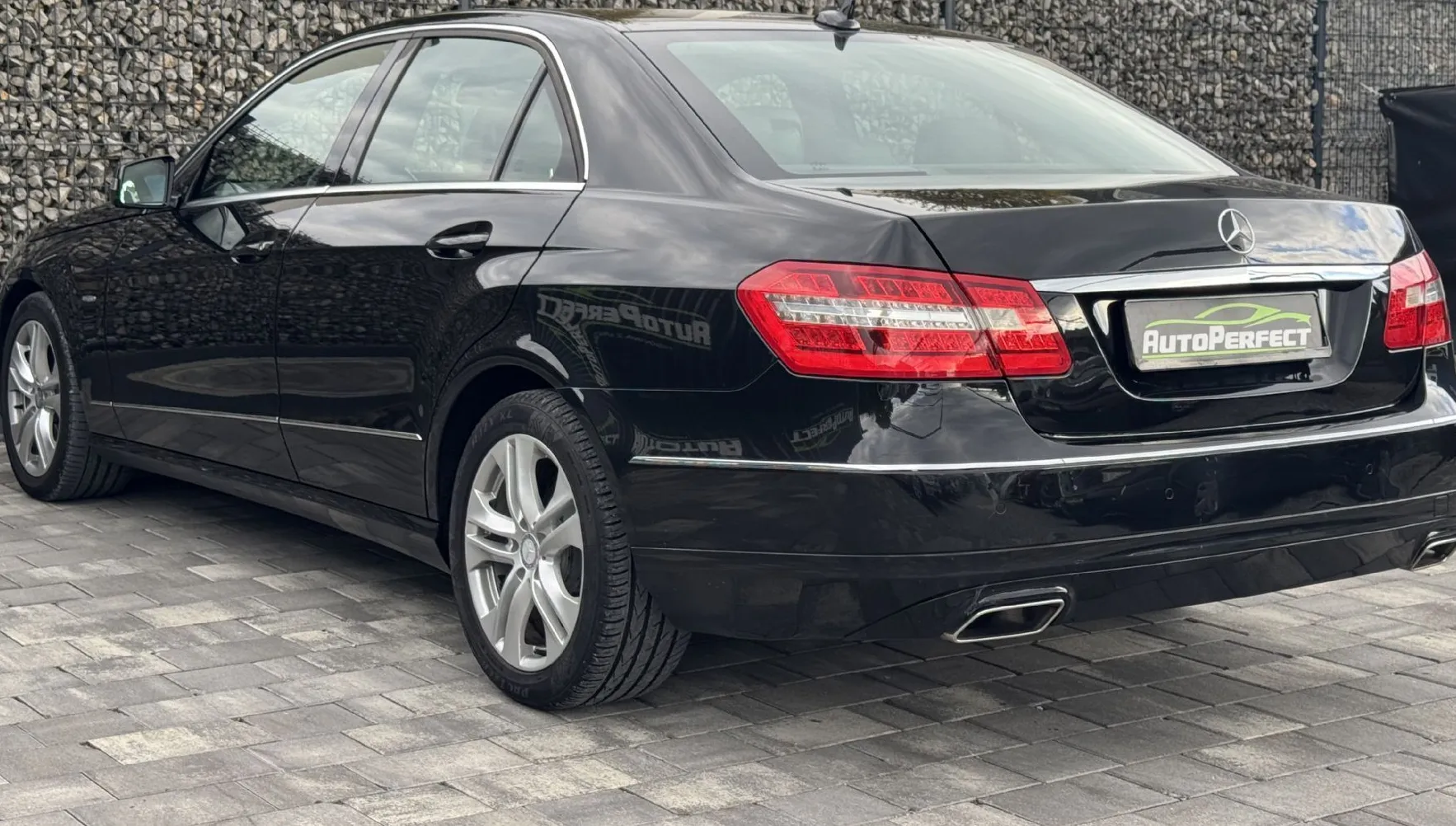 Zunanja slika - Mercedes-Benz E-Razred - E 220 CDI AVANTGARDE AVT GR SED NAVI PDC ACC - 4
