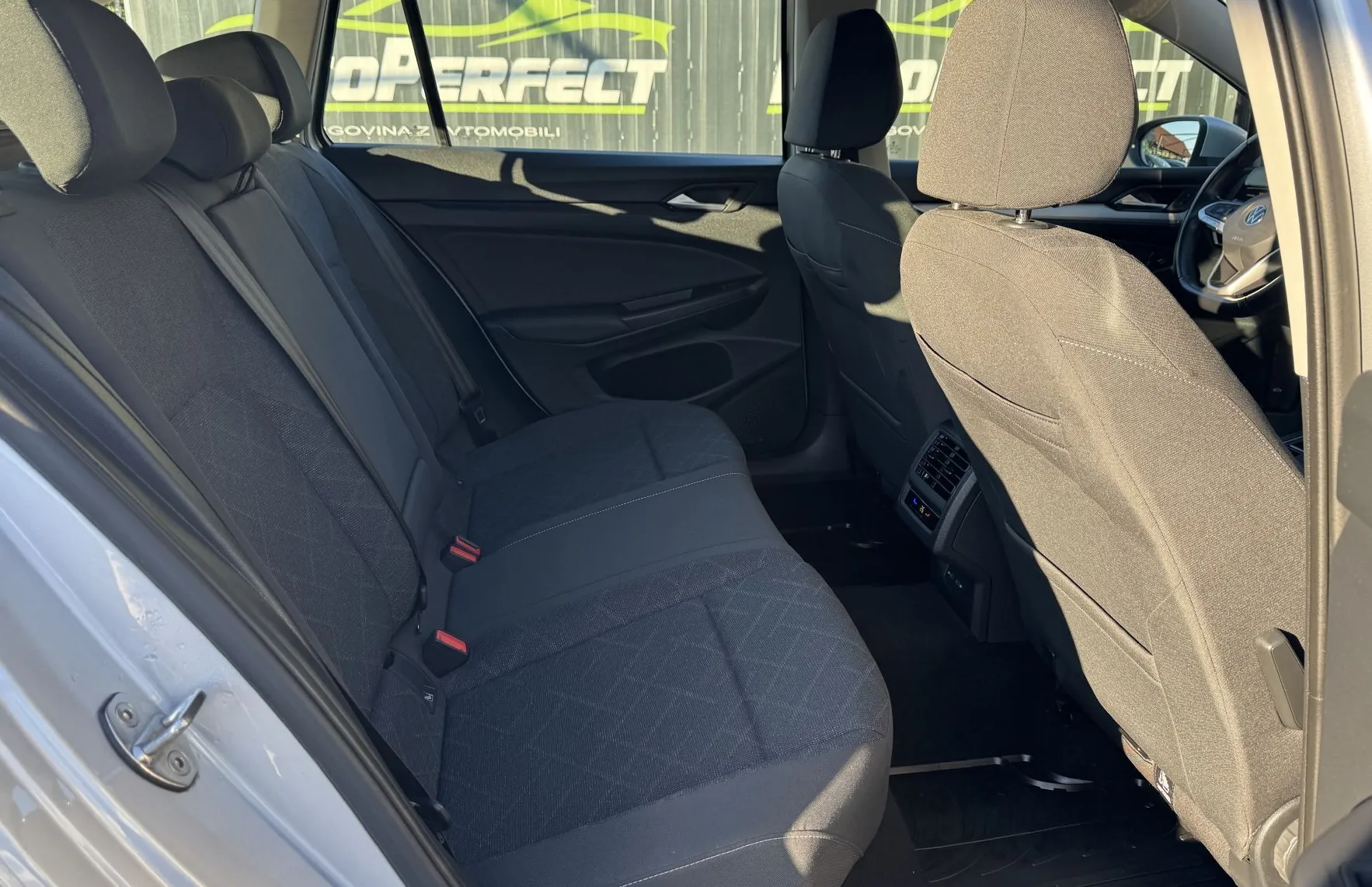 Zunanja slika - Volkswagen Golf - Variant 2.0 TDI avt. 85kw |NAVI|PDC|AMBI| - 16