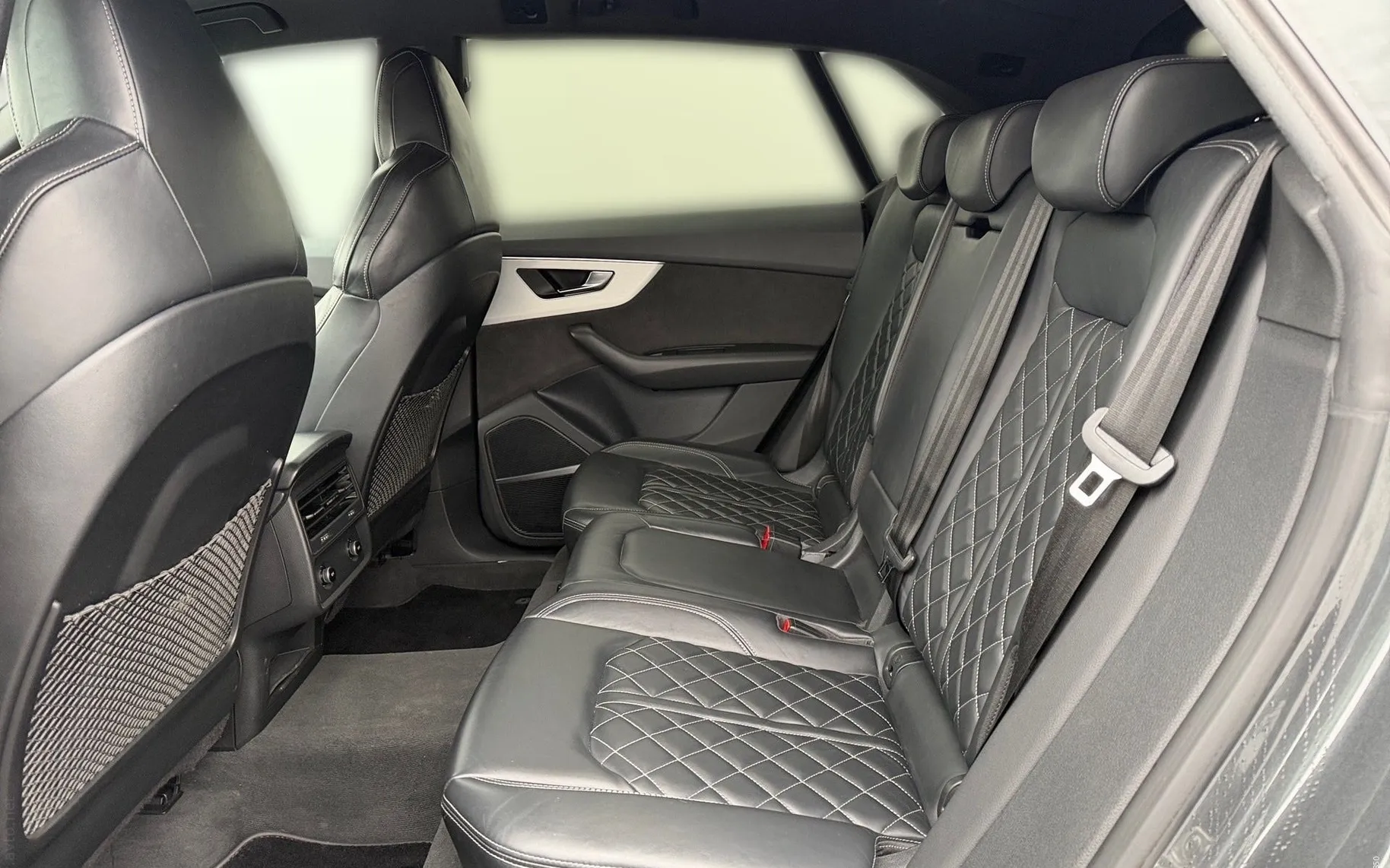 Notranja slika - Audi Q8 - 50 TDI Quattro-S Line-Zračno-22 COL-360kamera-Navi - 11